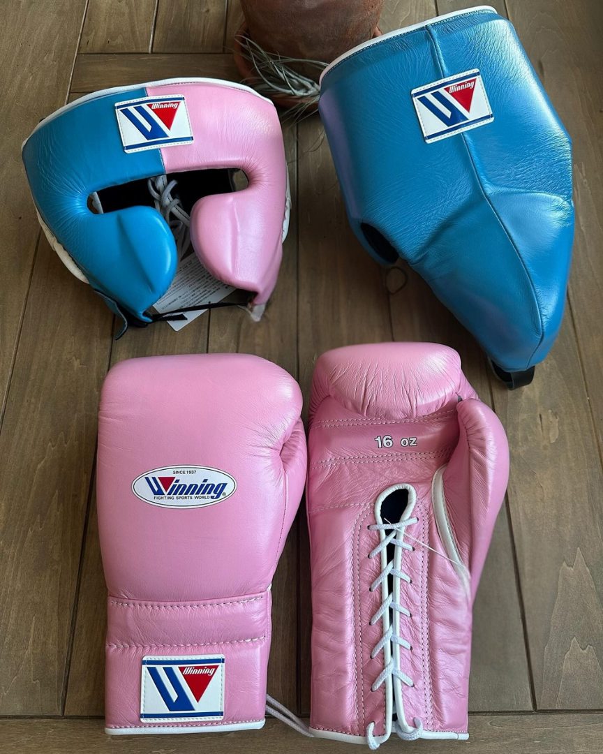 Winning Affordable Gloves Set Pink/Blue Lace-Up Complete Bundle