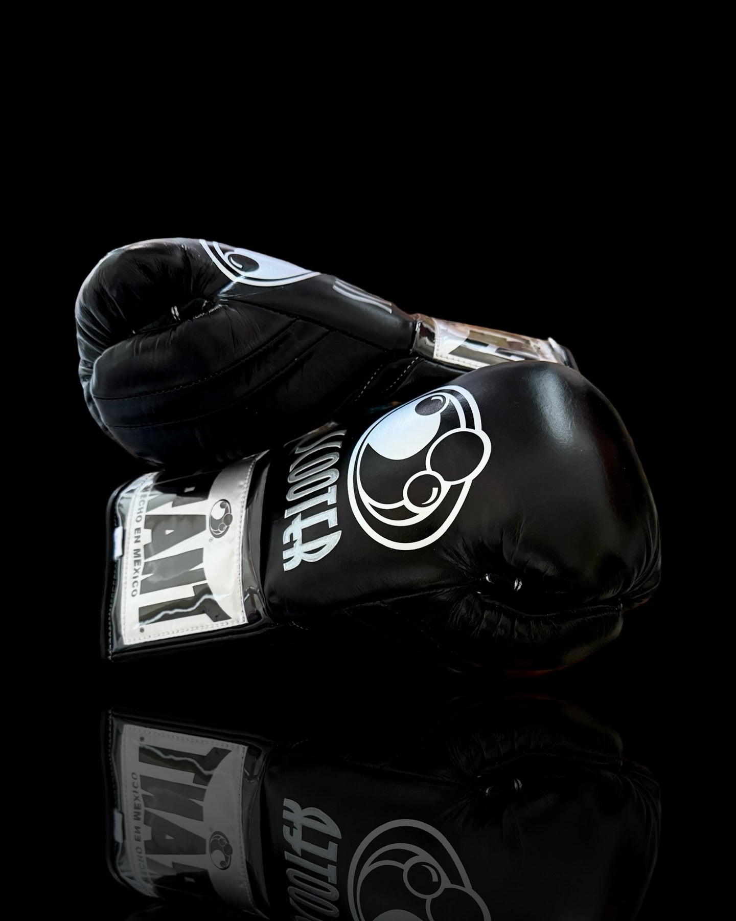 Grant Boxing Gloves Black | Lace-Up