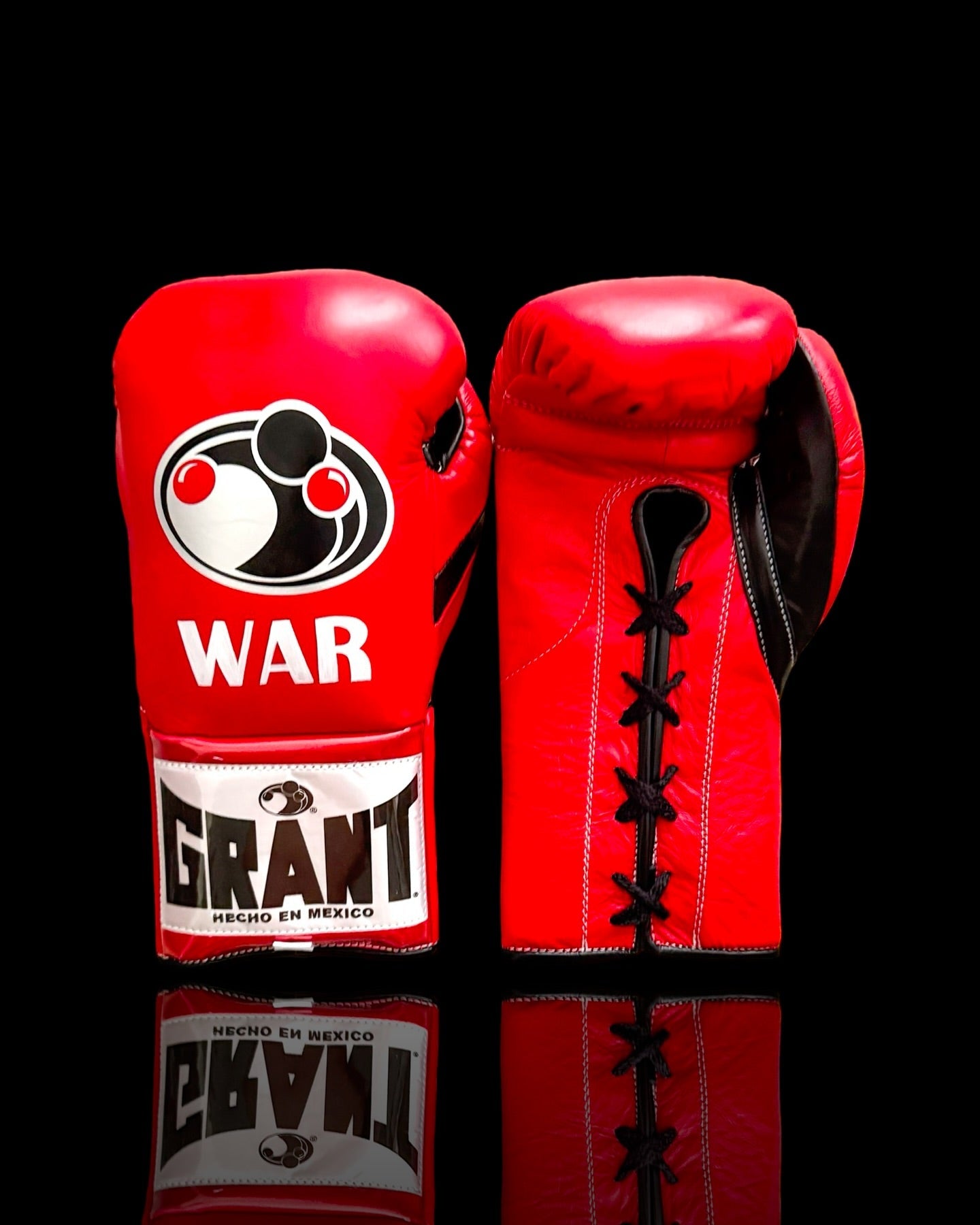 Grant Boxing Gloves Red/Black | Lace-Up