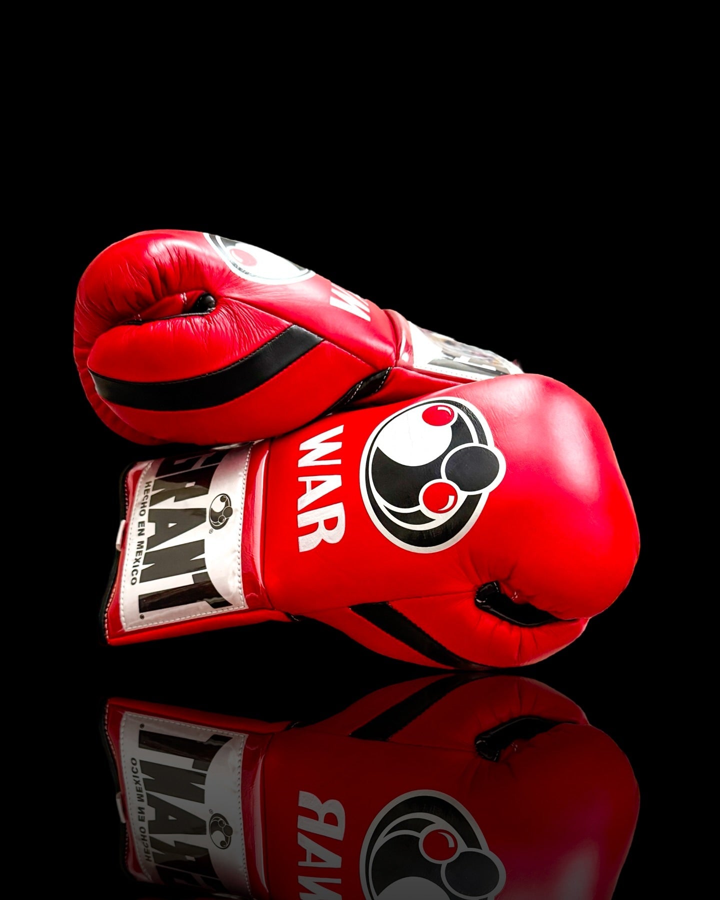 Grant Boxing Gloves Red/Black | Lace-Up