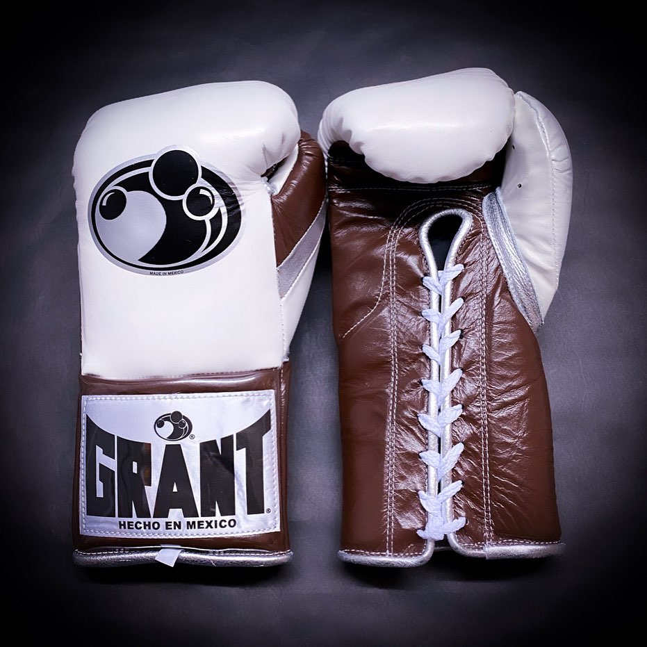 Grant Boxing Gloves White/Brown/Silver | Lace-Up