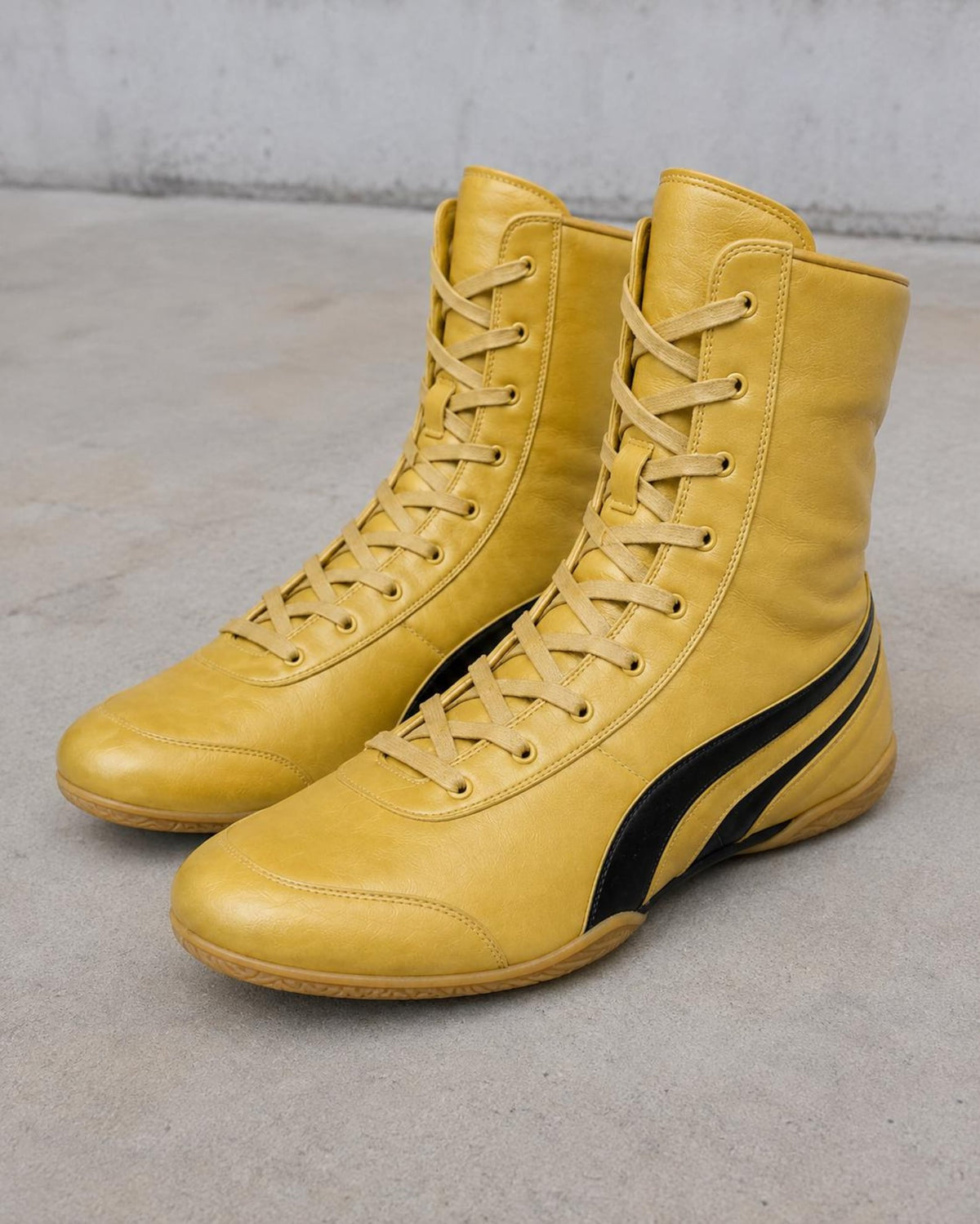 High-top boxing boots Yellow with lightweight design for fighters