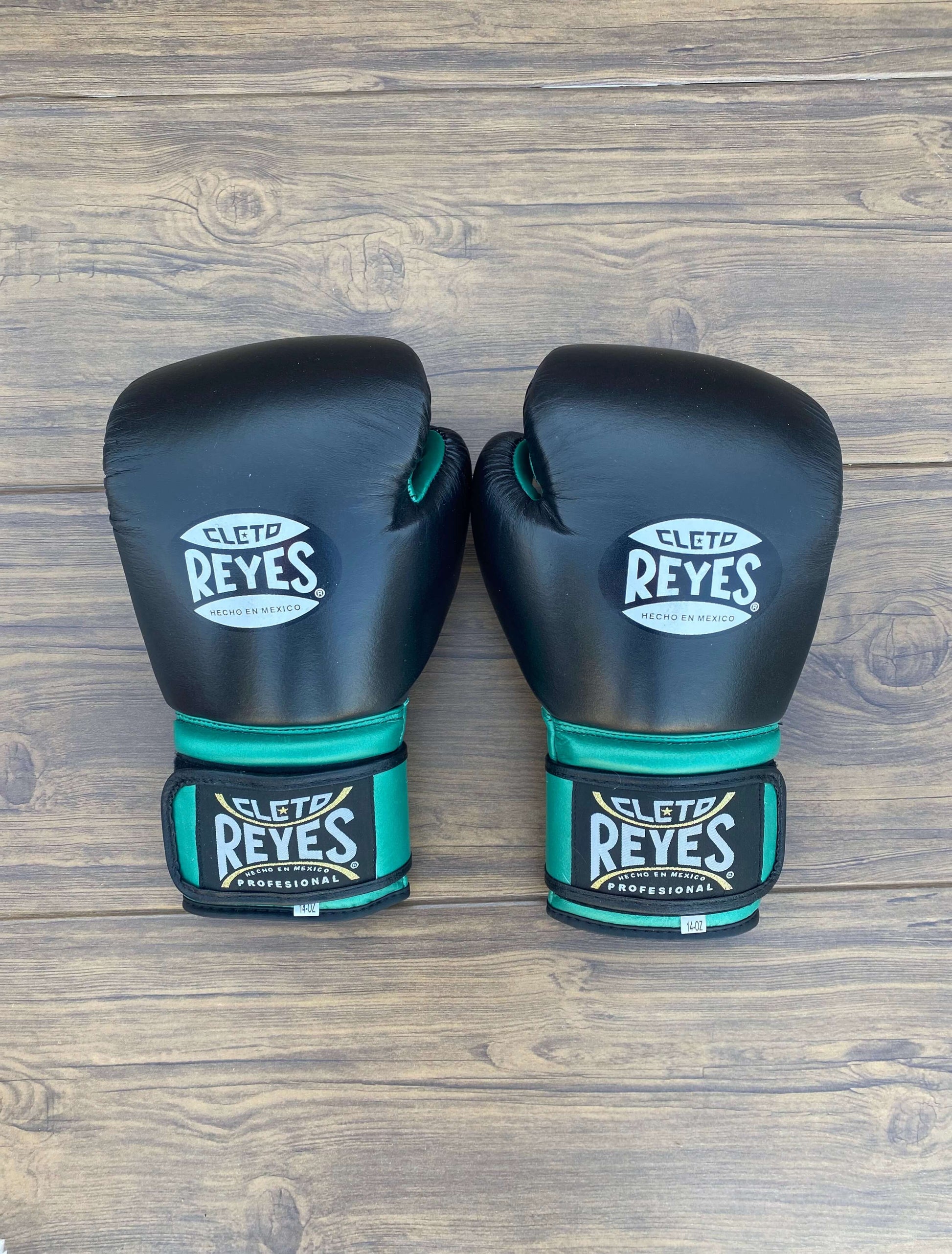 Cleto Reyes Black/Green Leather Boxing Gloves Professional Training Pair Back View