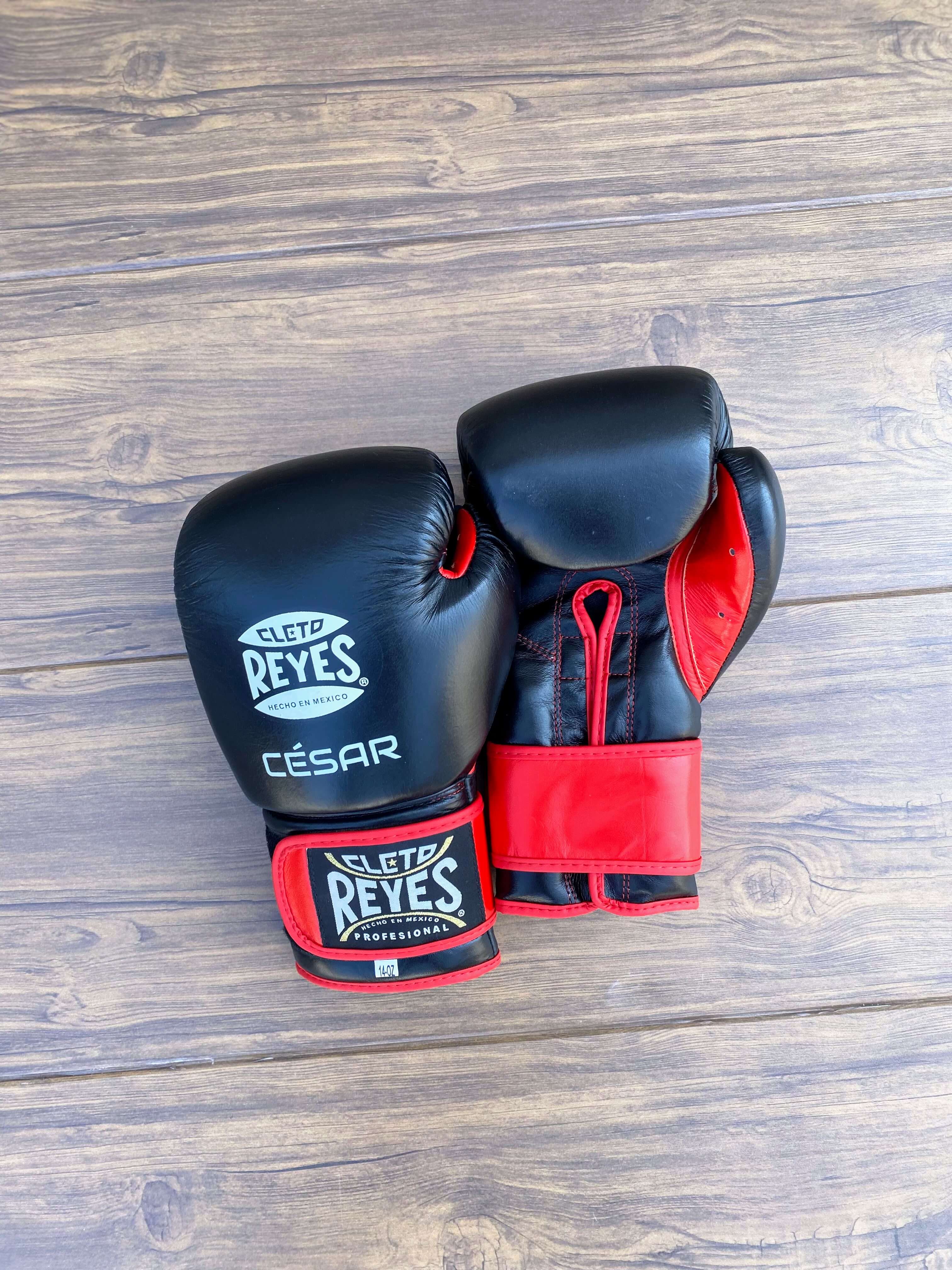 Cleto Reyes Black/Red Boxing Gloves Women Training Gloves View