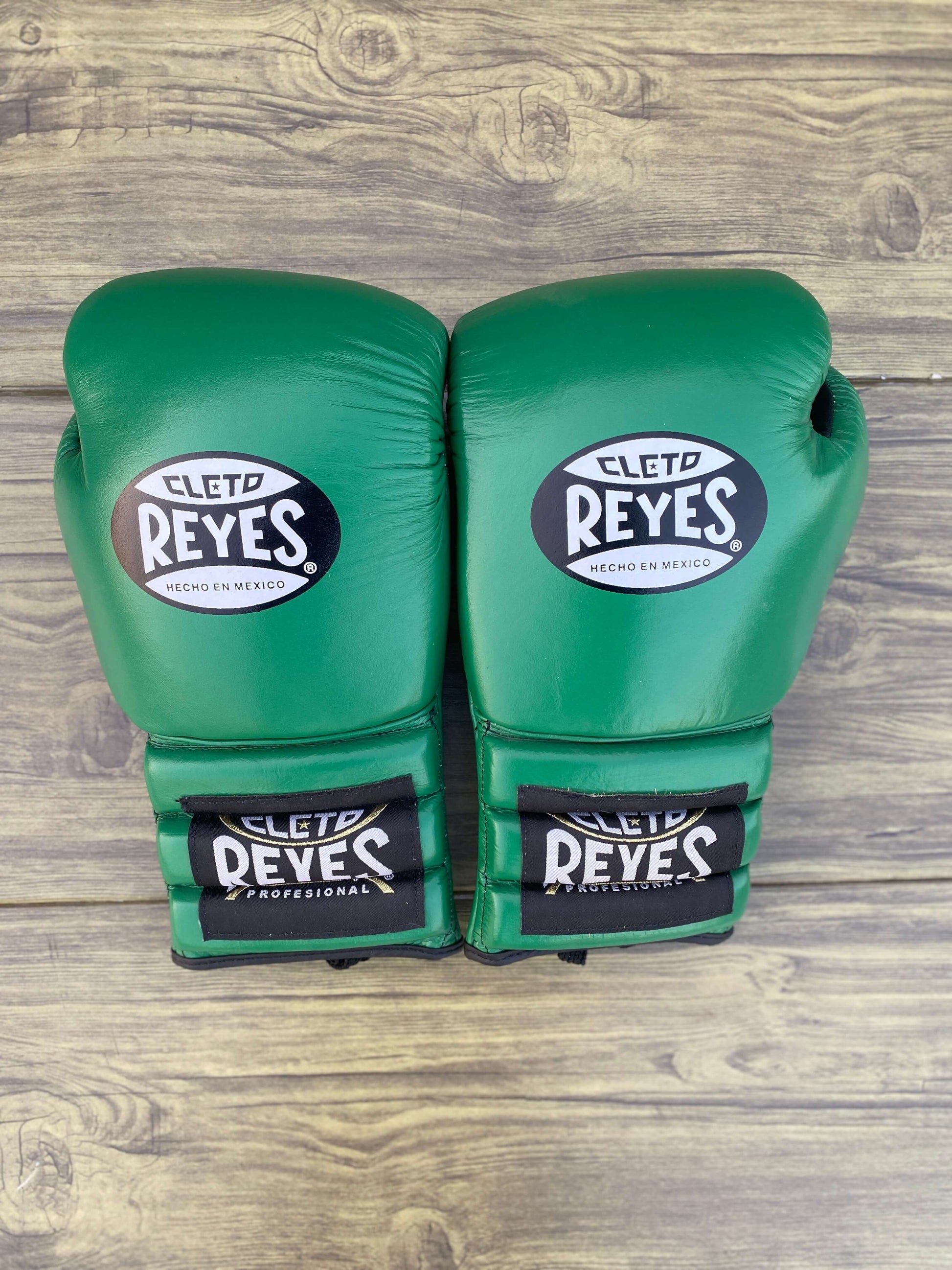 Cleto Reyes Boxing Gloves Green/Black Leather Gloves Back View