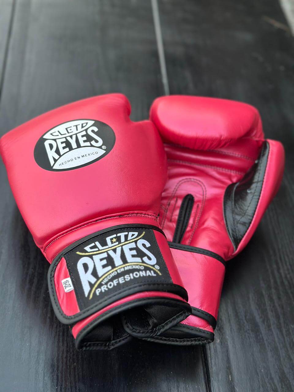 Cleto Reyes Genuine Leather Boxing Gloves Pink/Black 14oz Pair View