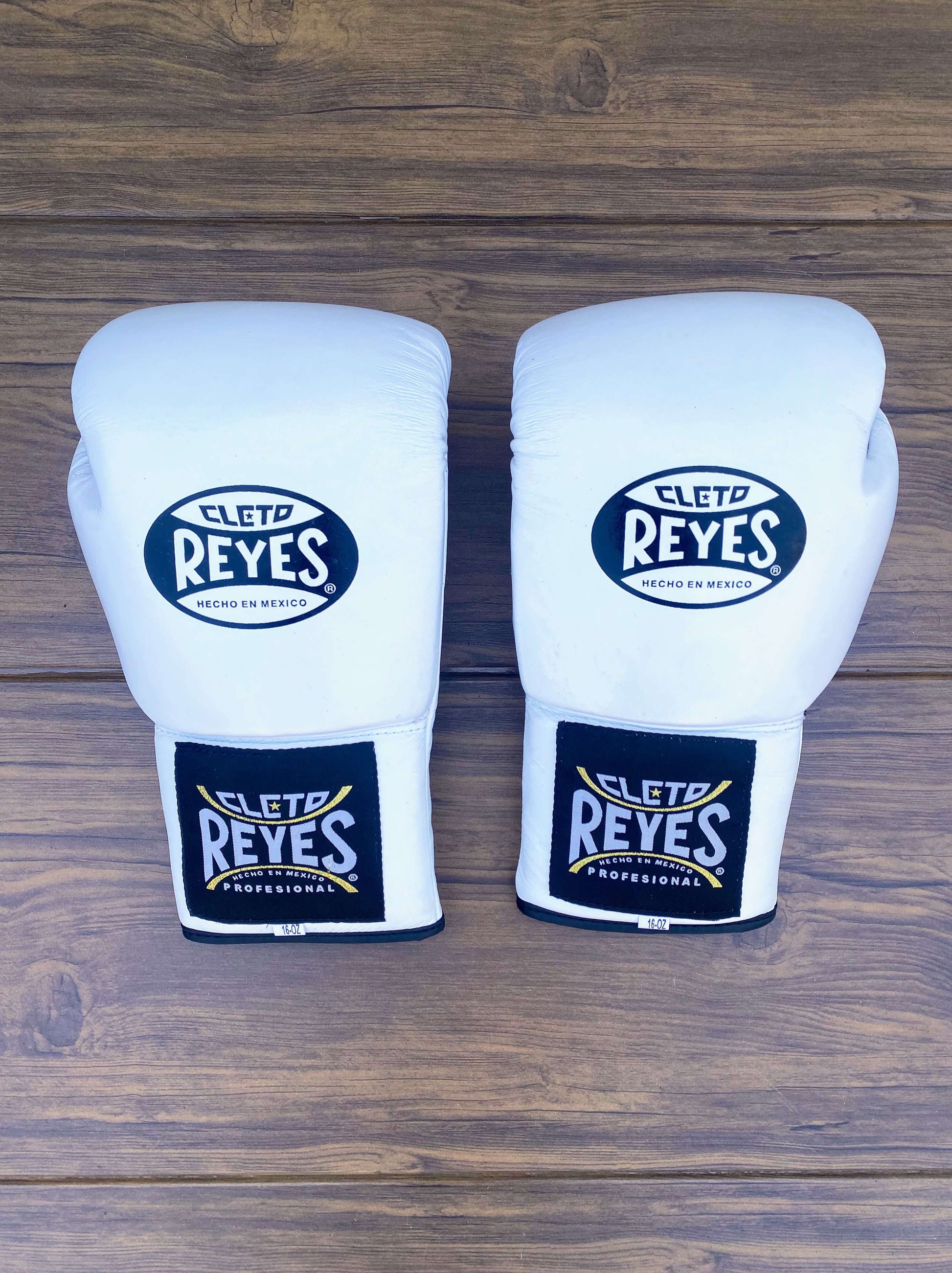 Cleto Reyes Genuine Leather Boxing Gloves White/Black 14oz Pair Back View
