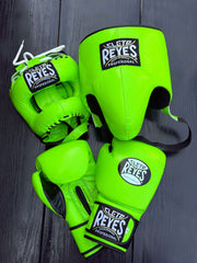 Cleto Reyes Green boxing set with boxing gloves, headgear and groin protector
