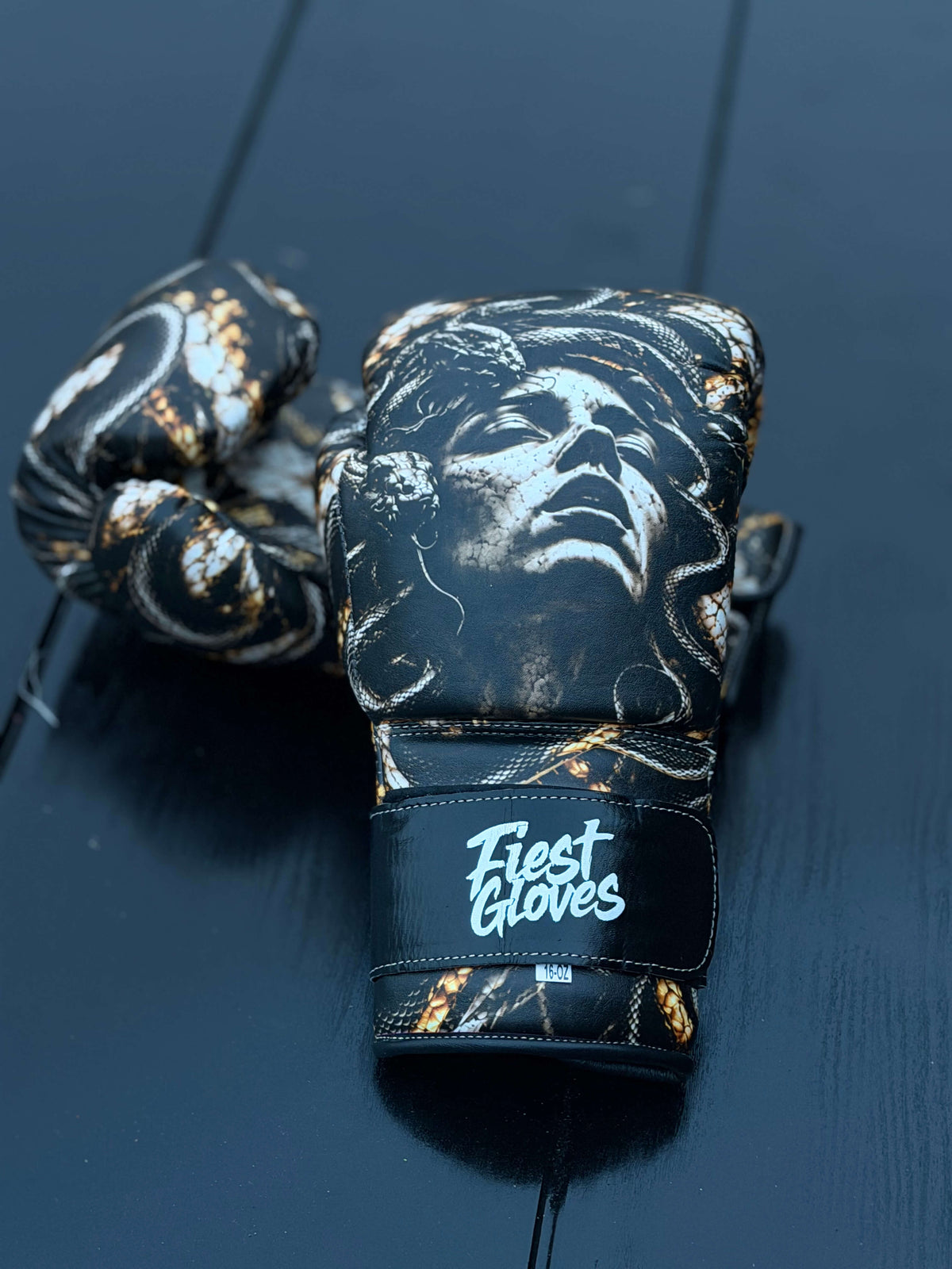 Fiest Boxing Gloves Winning Style Medussa Leather Training Gloves for Sparring