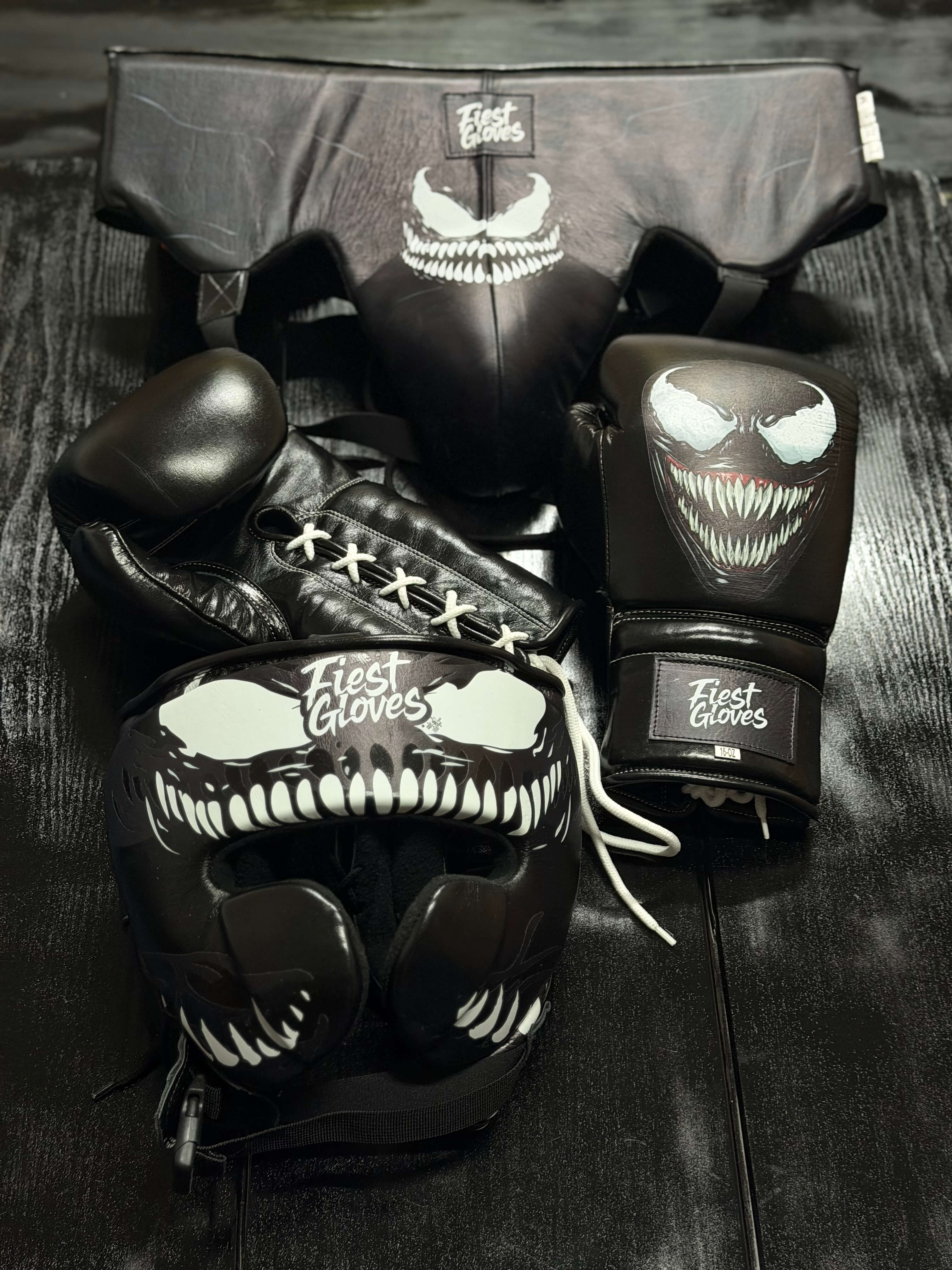 Fiest Winning Style Boxing Sets Black Venum Style Leather Gloves and Mitts for Training