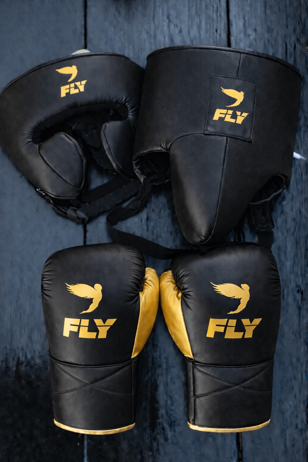 Fly Boxing Set Black/Gold Gym Training Gloves Headguard