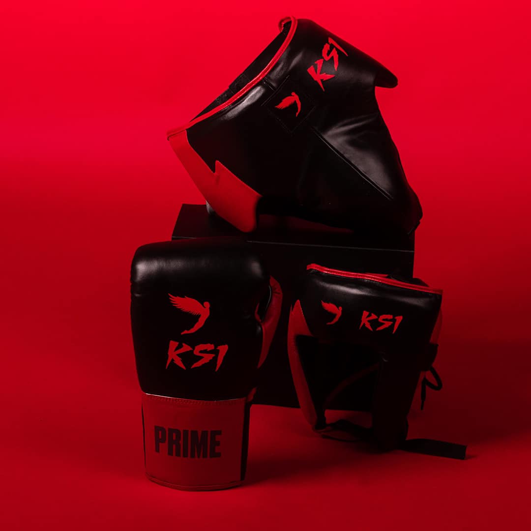 Fly Boxing Set Black/Red Lace-Up Gloves Headguard Kit