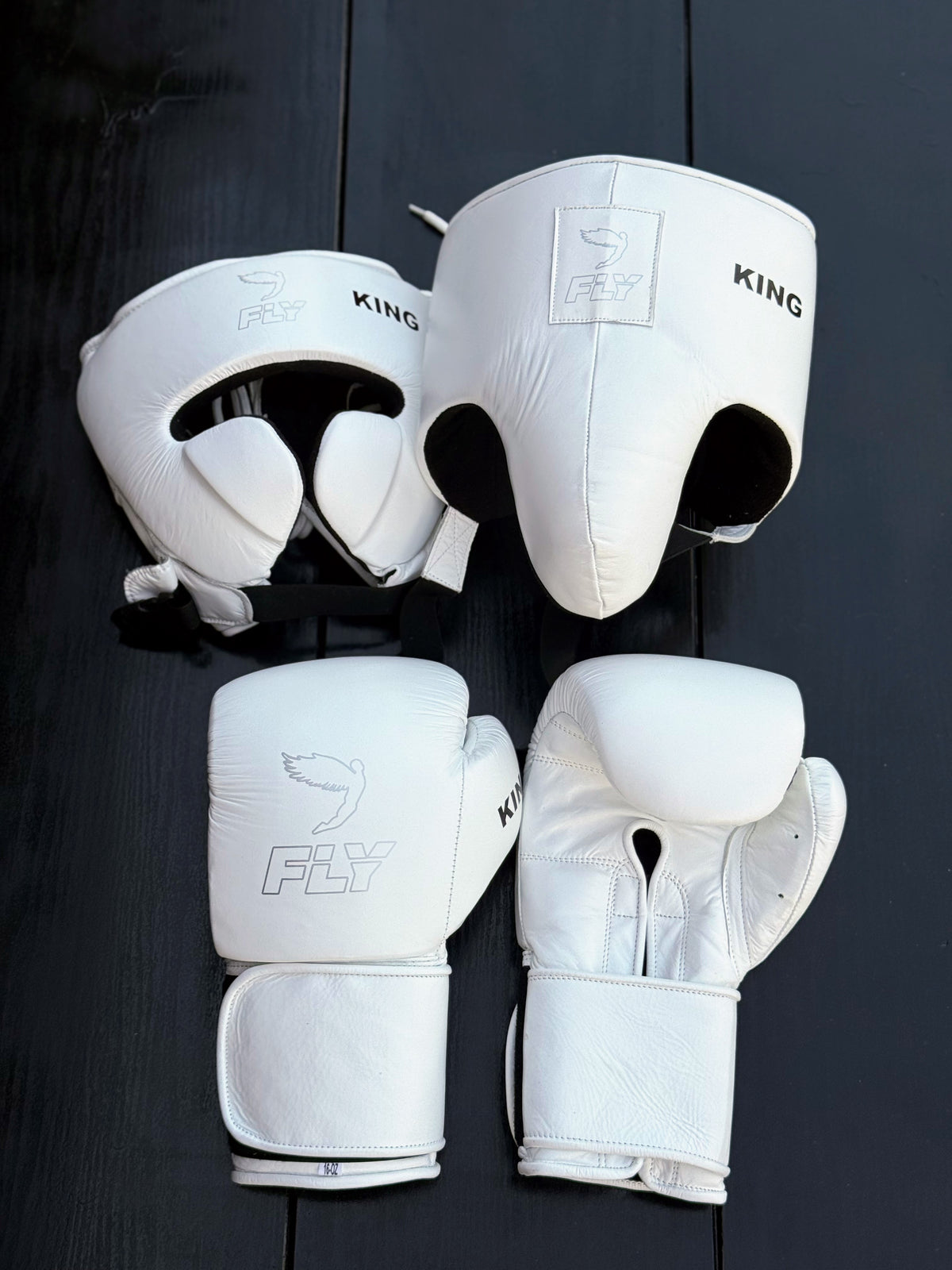 Fly Boxing Set White Training Set with Gloves and Focus Mitts