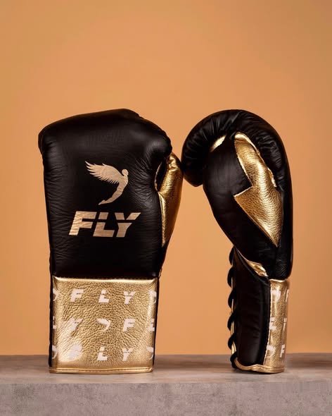 Fly Boxing Gloves Lace-Up | Black/Golden
