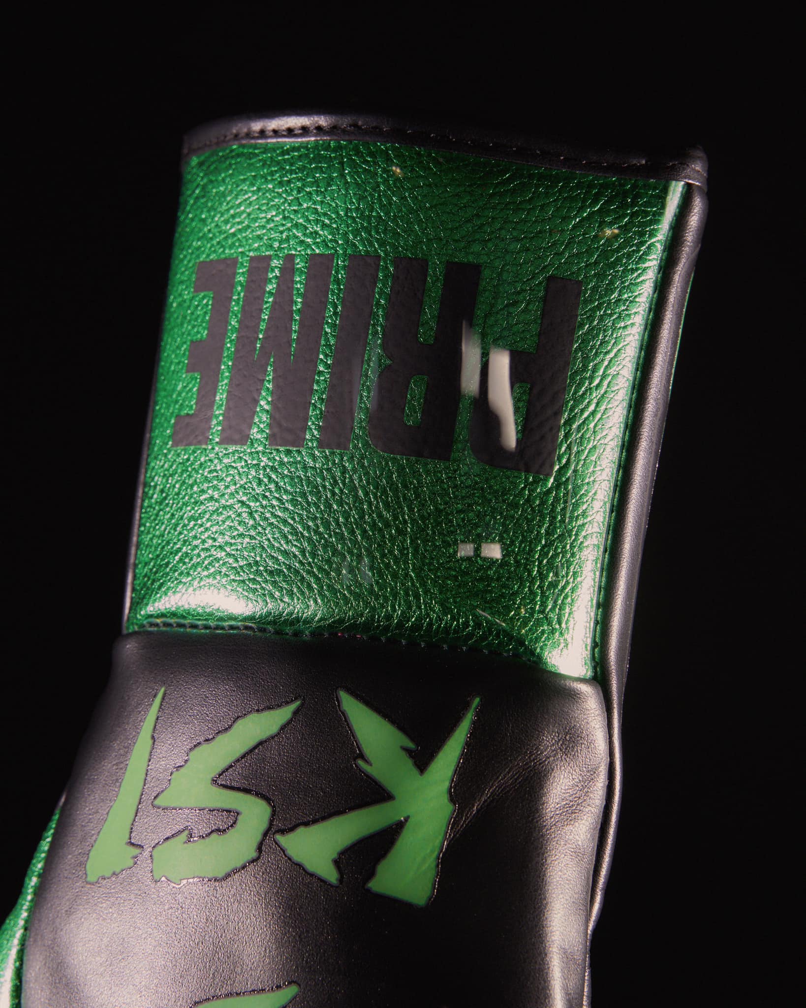 Fly Boxing Gloves Lace-Up | Black/Green