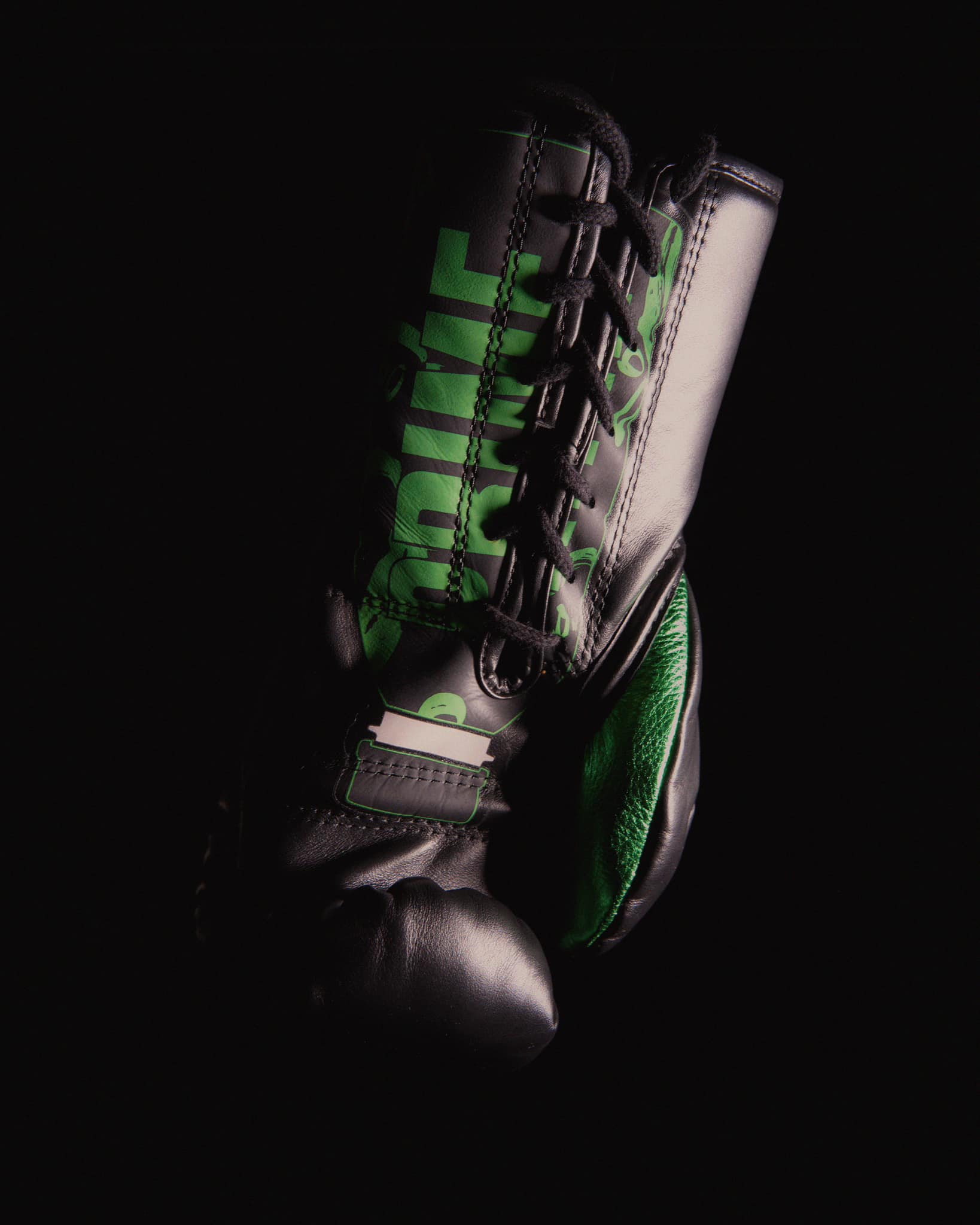 Fly Boxing Gloves Lace-Up | Black/Green