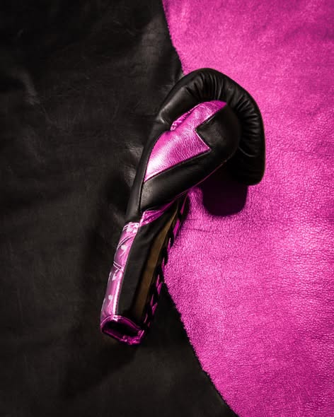 Fly Boxing Gloves Lace-Up | Black/Purple