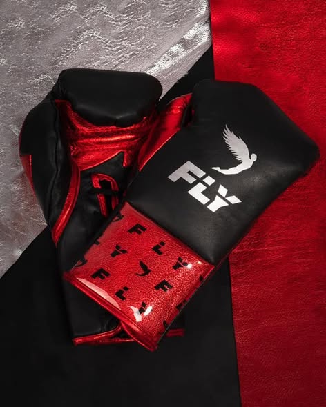 Fly Boxing Gloves Lace-Up | Black/Red