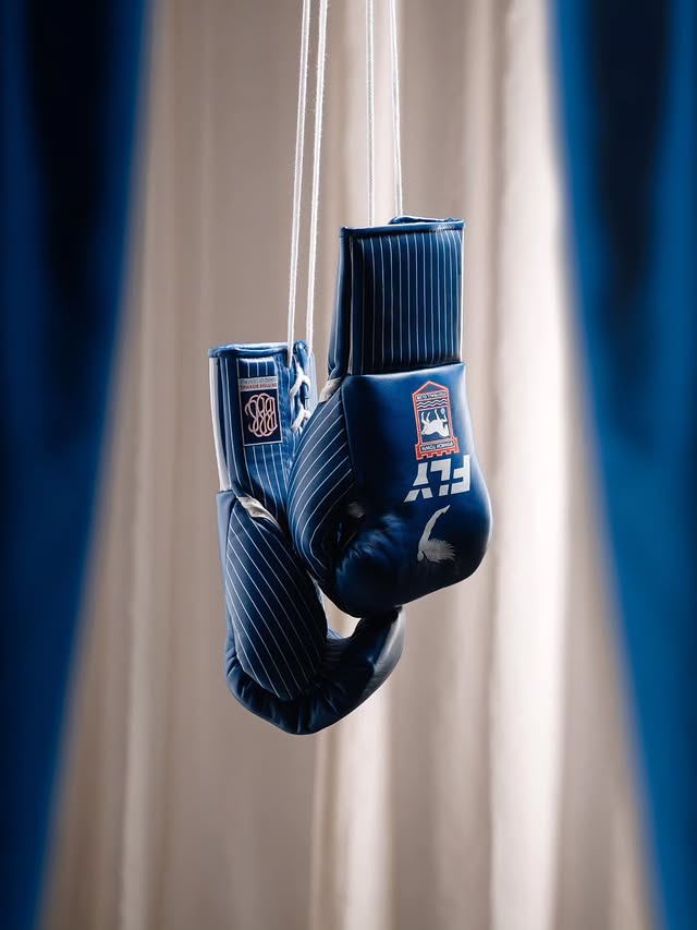 Fly Boxing Gloves Lace-Up | Blue/White/Red