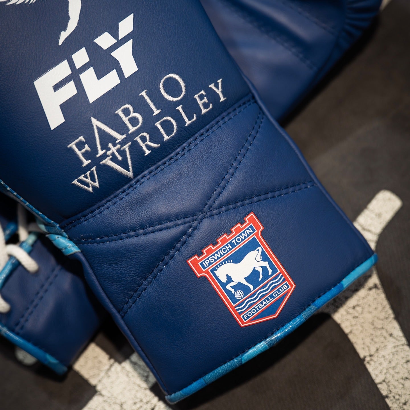 Fly Boxing Gloves Lace-Up | Blue/White