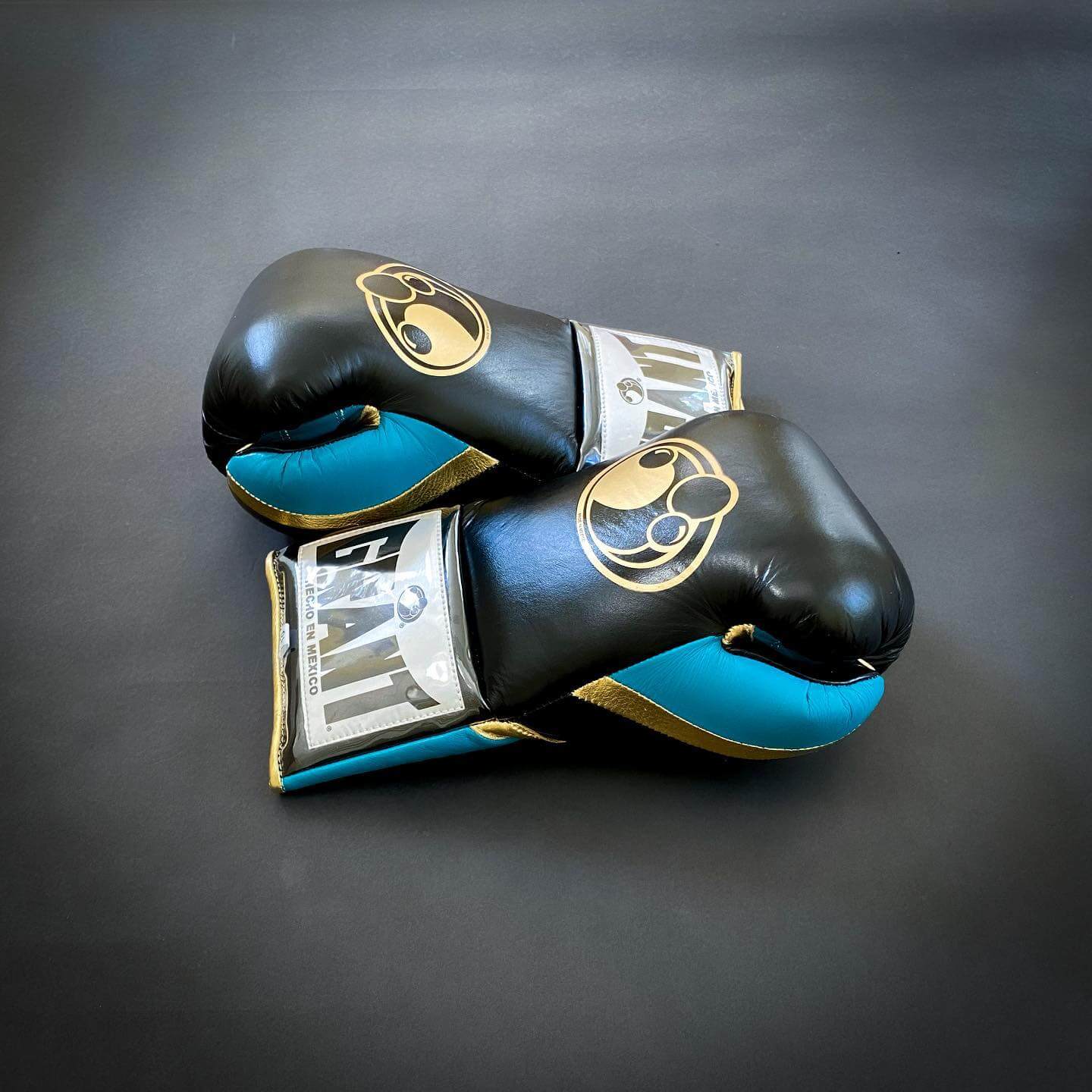 Grant Black/Blue/Gold Boxing Set Custom Training Gloves Thumb View