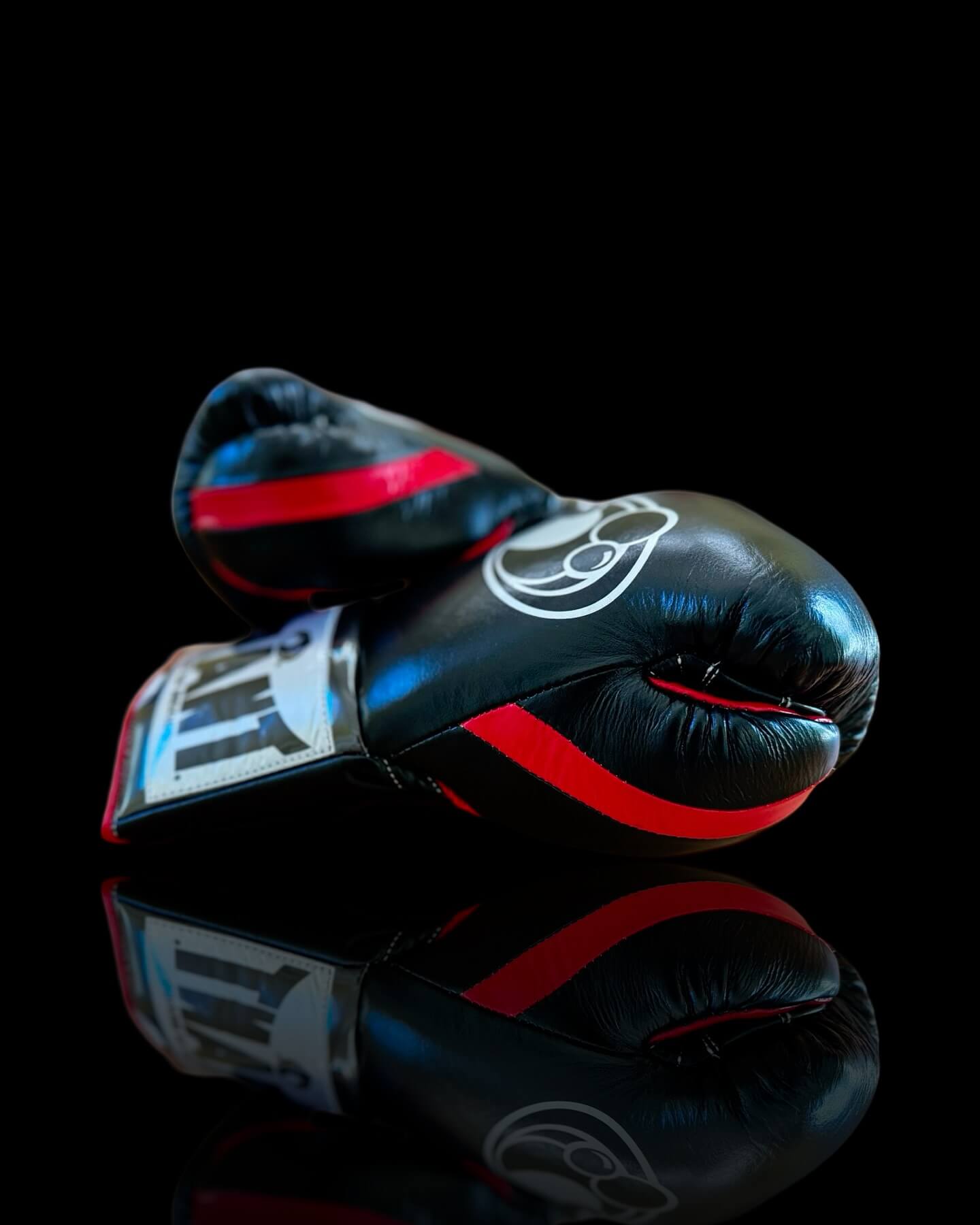 Grant Black/Red Boxing Set Lace-Up Gloves Thumb View