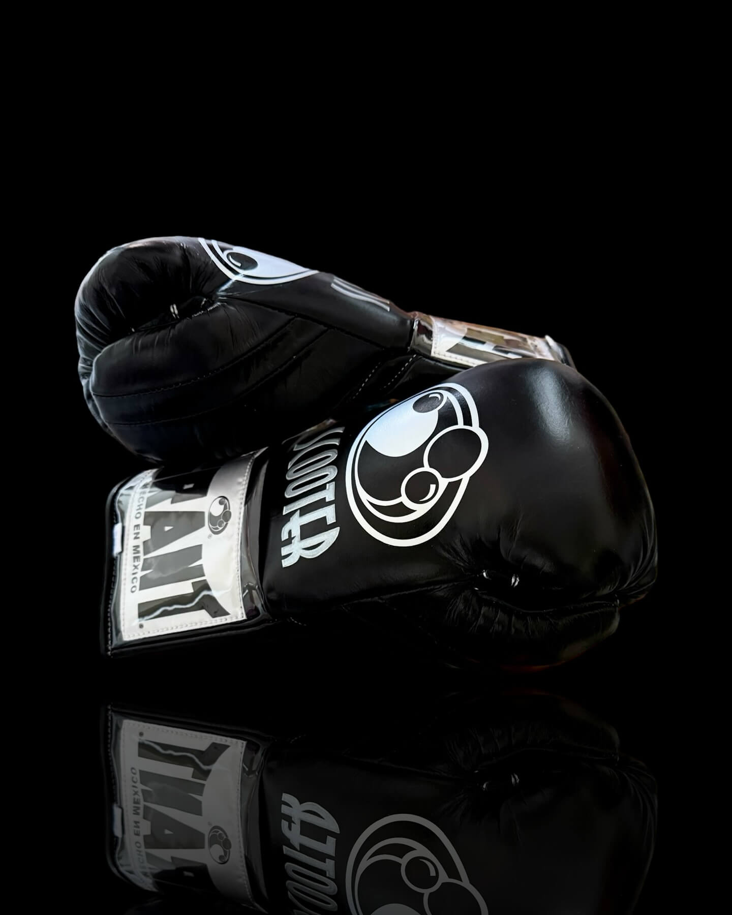 Grant Black Boxing Gloves 14oz Premium Training Gloves Thumb View