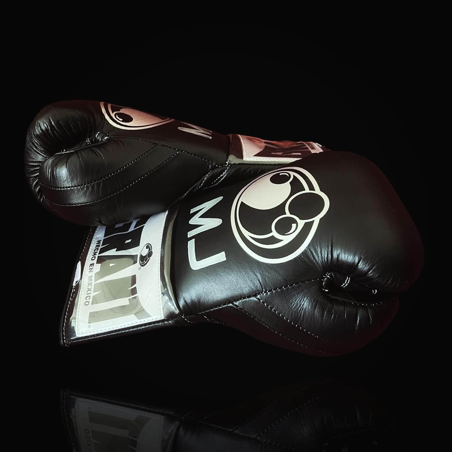 Grant Black 14oz Boxing Gloves High Quality Gym Gloves Thumb View