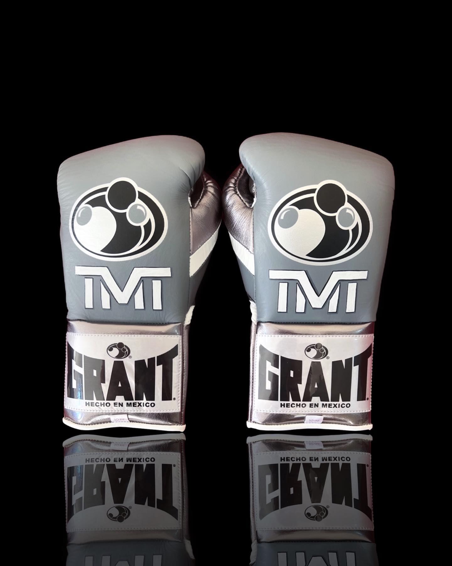 Grant Grey Full View Leather Boxing Gloves Back View