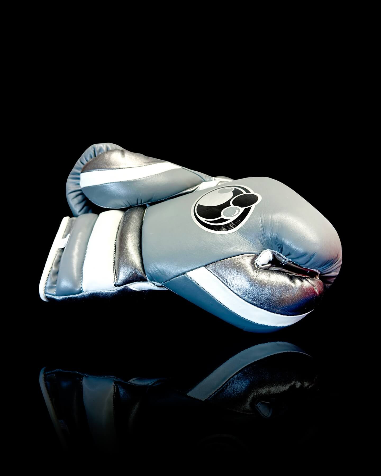 Grant Grey/White Lace-Up Boxing Gloves Classic Training Gloves Thumb View