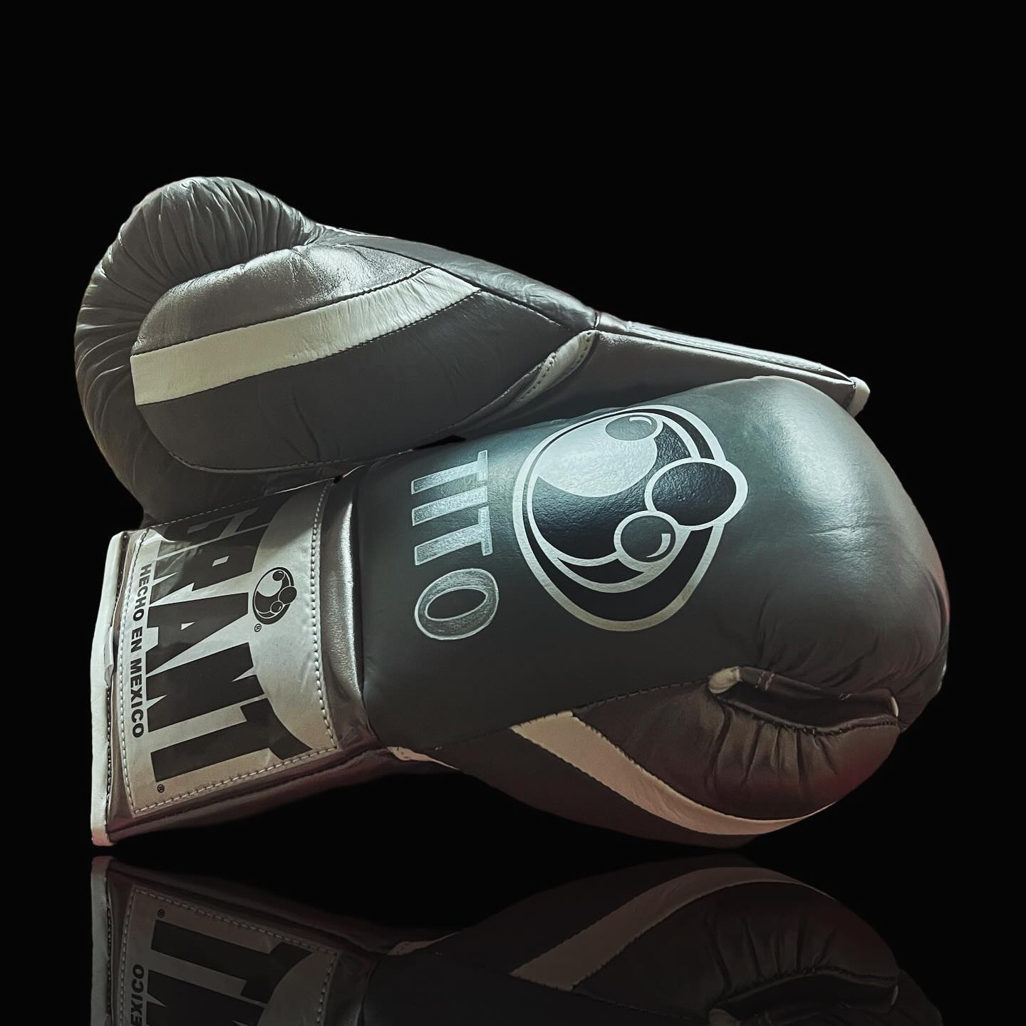 Grant Boxing Gloves Grey/White 14oz Leather Training Gloves Thumb iew