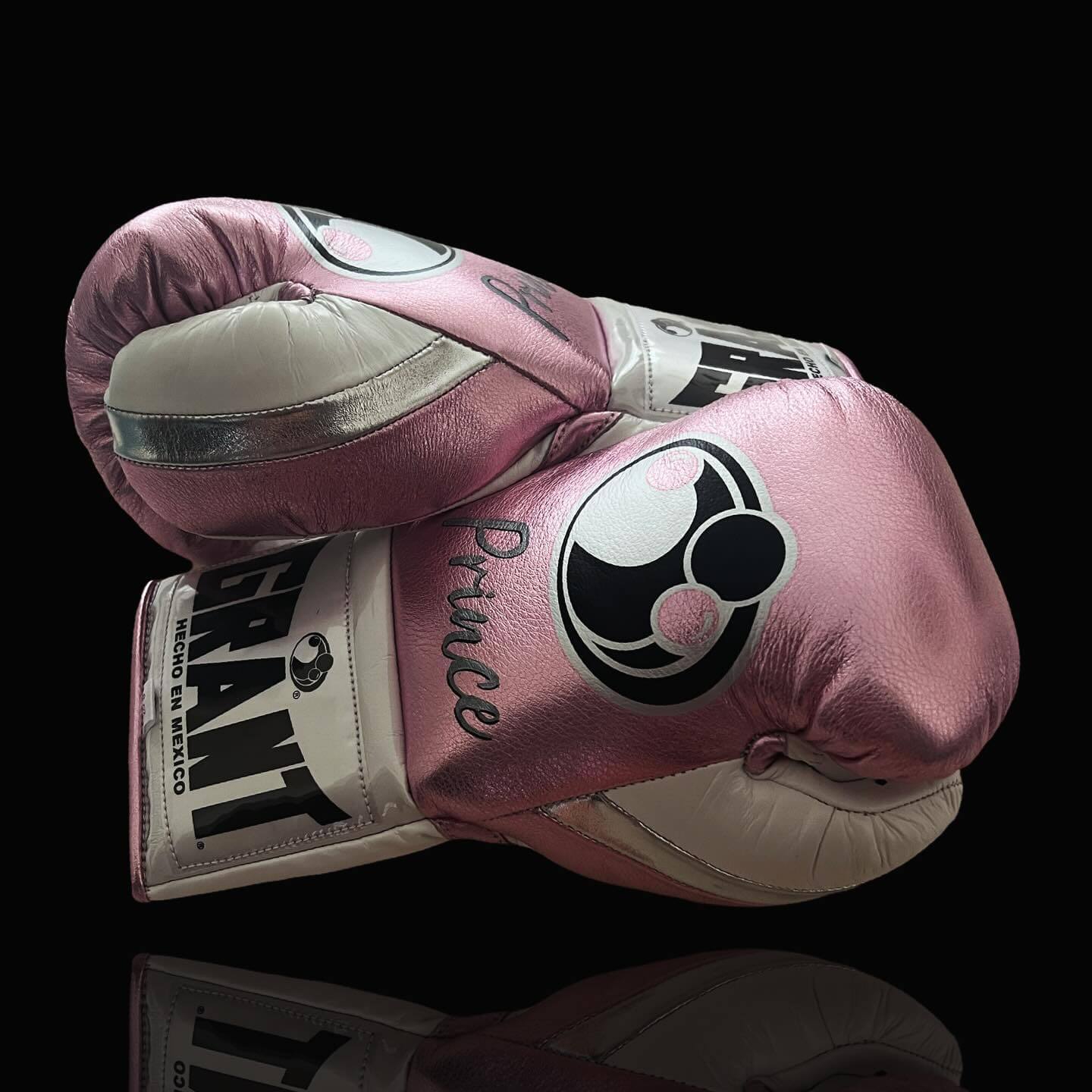 Grant Boxing Gloves Pink/White 14oz Leather Training Gloves Thumb View