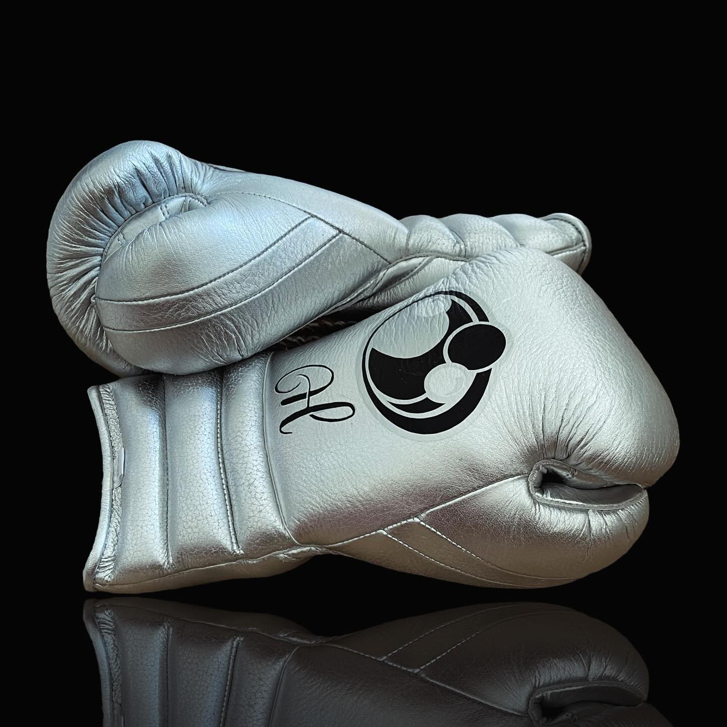 Grant Silver Leather Boxing Gloves Heavy Duty Training Pair Thumb View