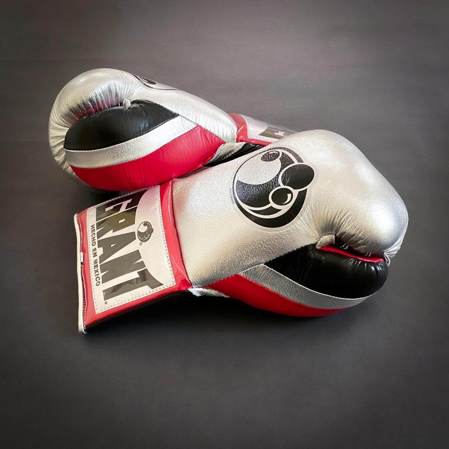 Grant Silver/Black/Red 14oz Boxing Gloves High Quality Gym Gloves Thumb View