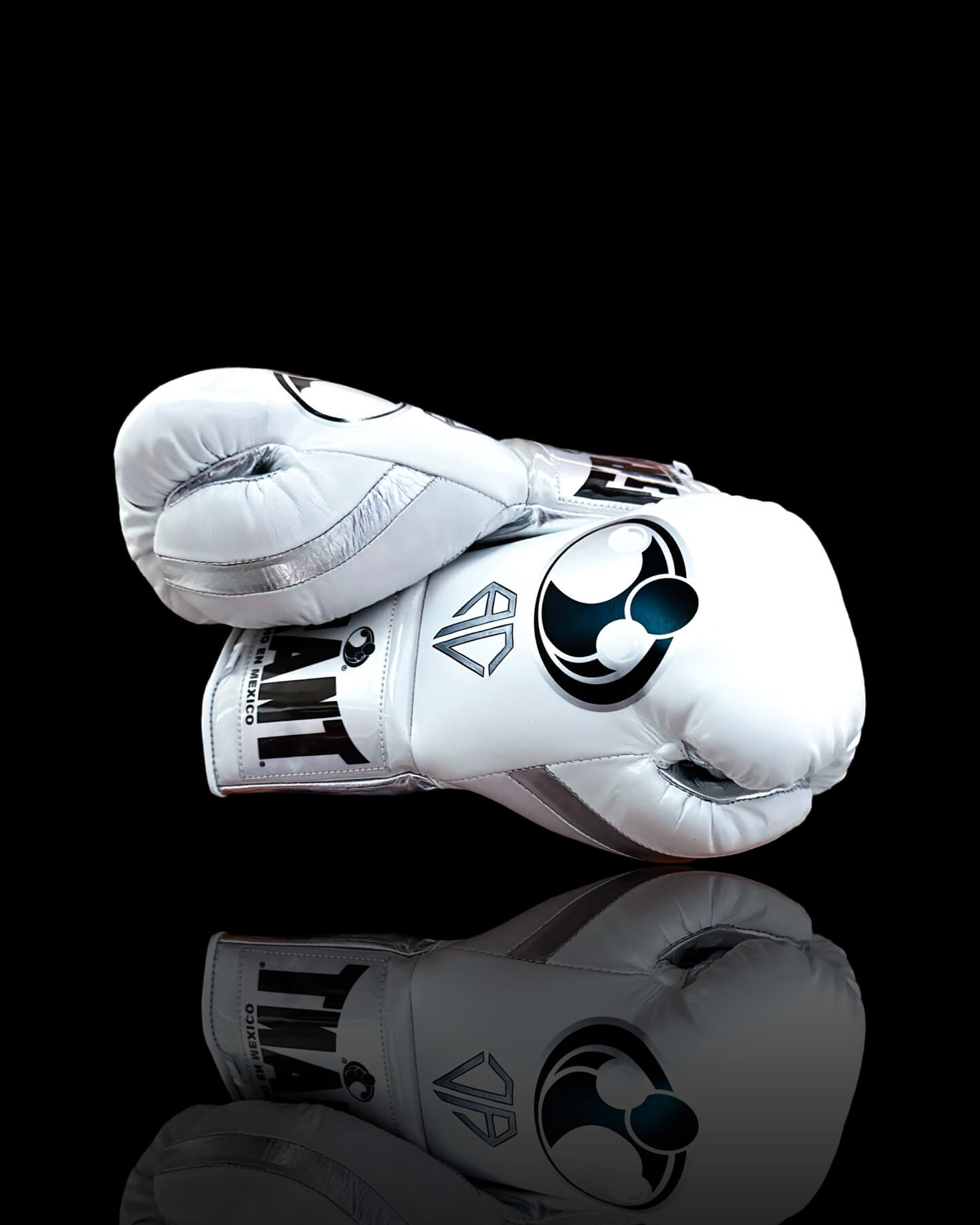 Grant White/Silver Leather Boxing Gloves Heavy Duty Training Pair Thumb View
