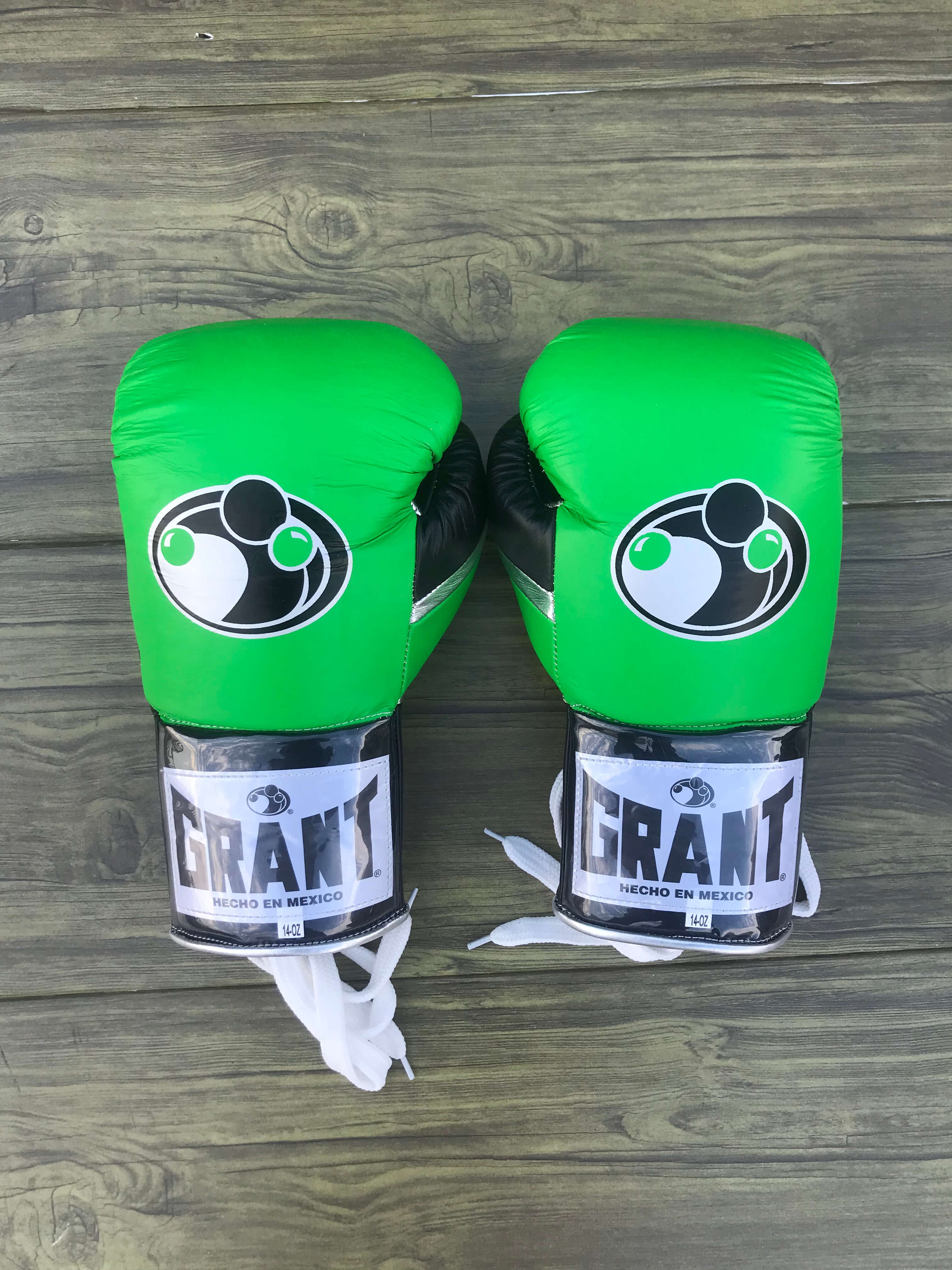 Grant Boxing Sets White/Green/Black Leather Gloves Back View
