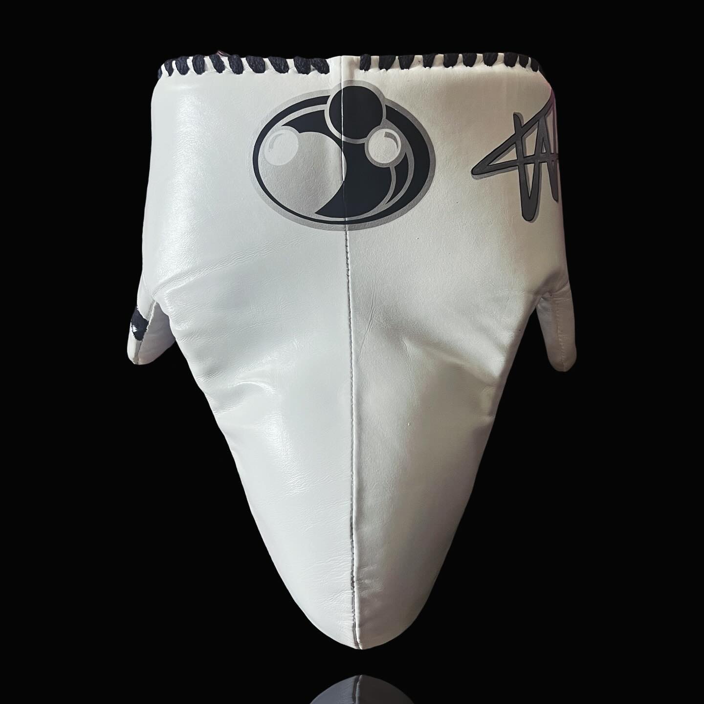 Grant Boxing Gloves Set White/Black Groinguard