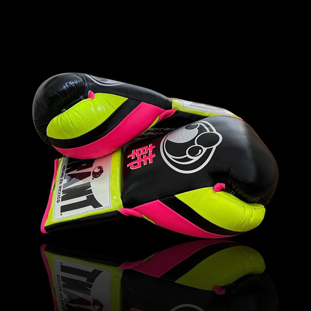 Grant Black/Pink/Yellow Boxing Gloves Women Fitness Training Gloves Side View