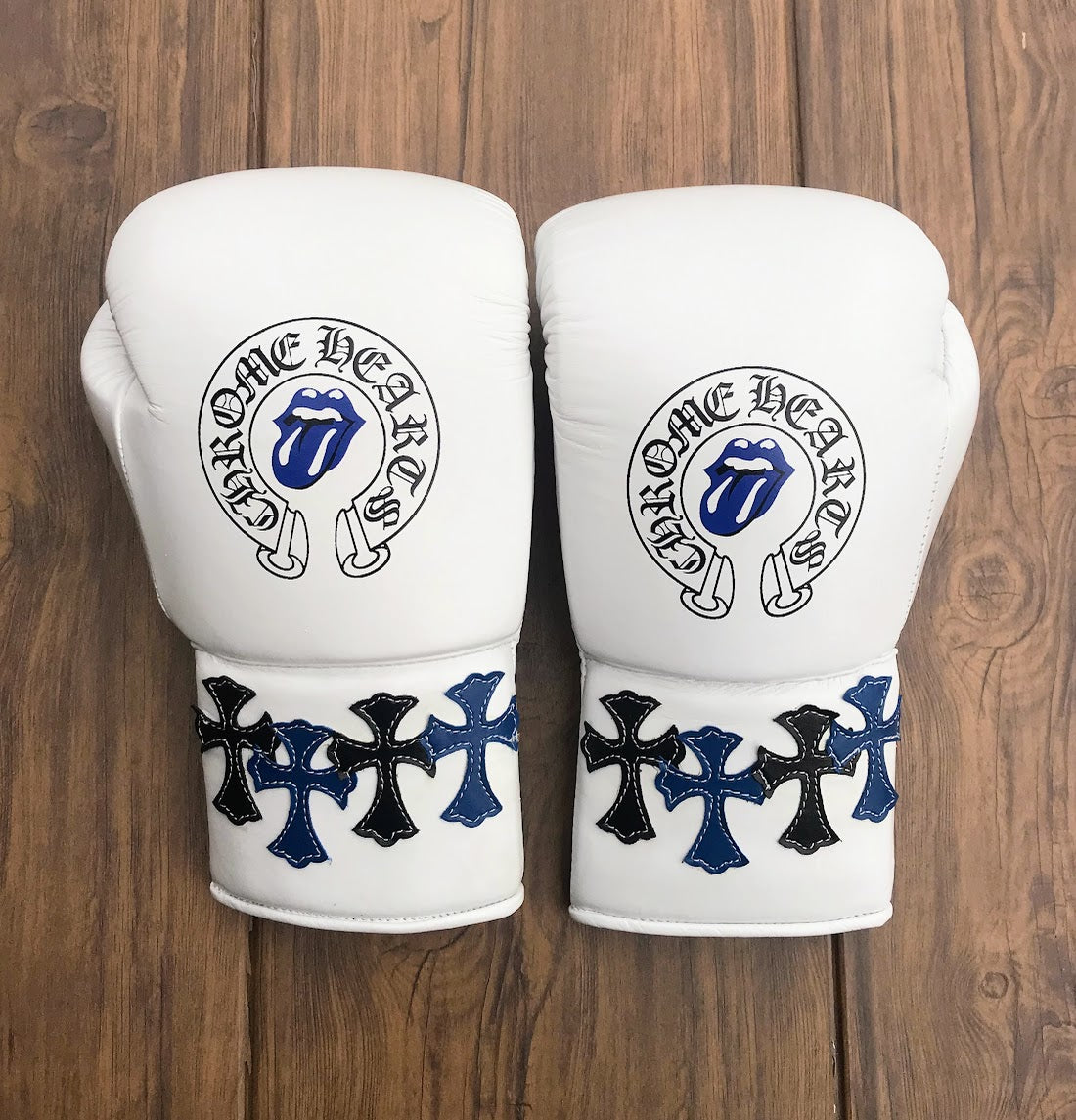 Winning Boxing Gloves White/Blue/Black Lace-Up 16oz