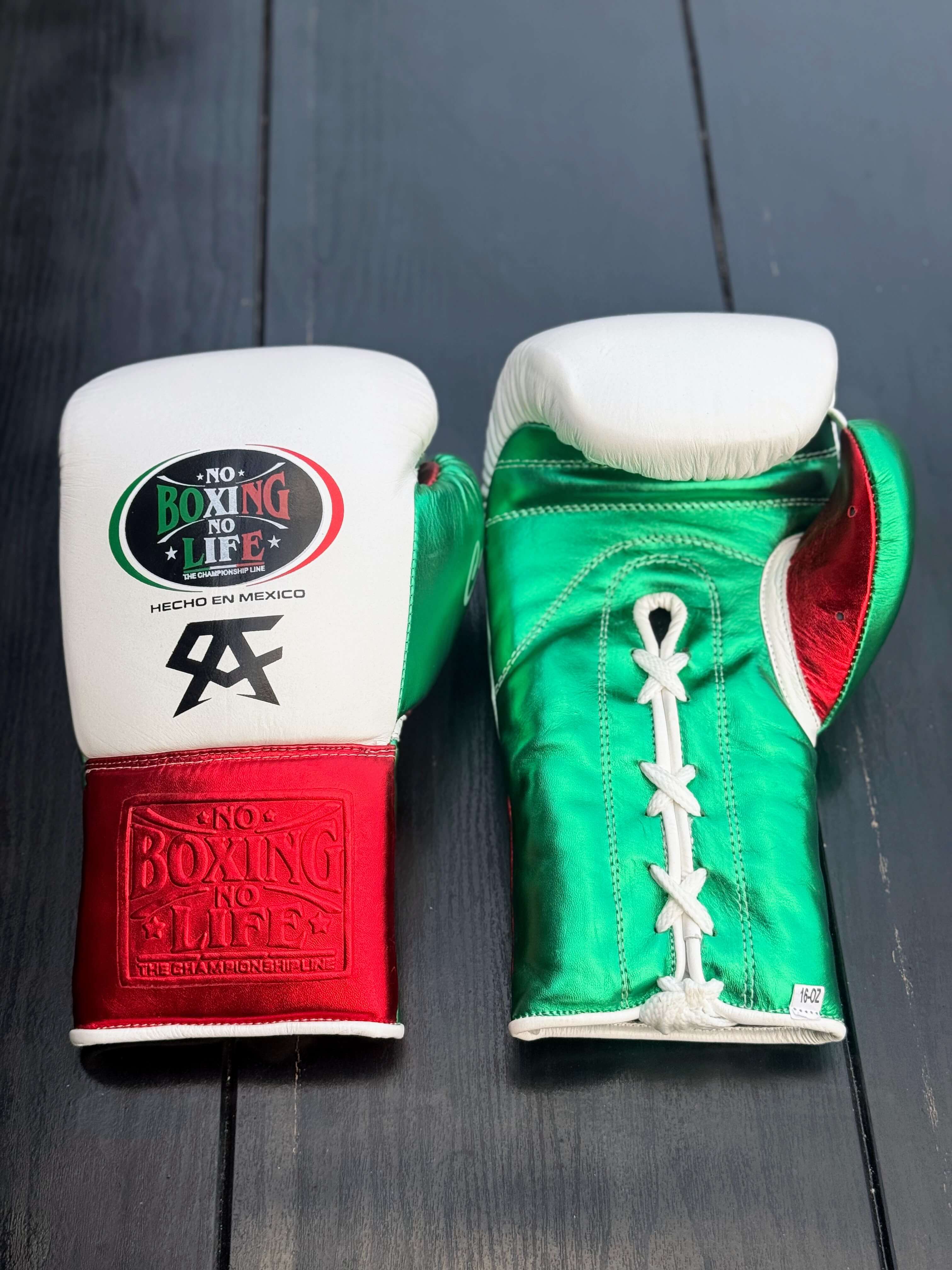 No Boxing No Life Boxing Gloves White/Red/Green 14oz Leather Training Gloves Front-View