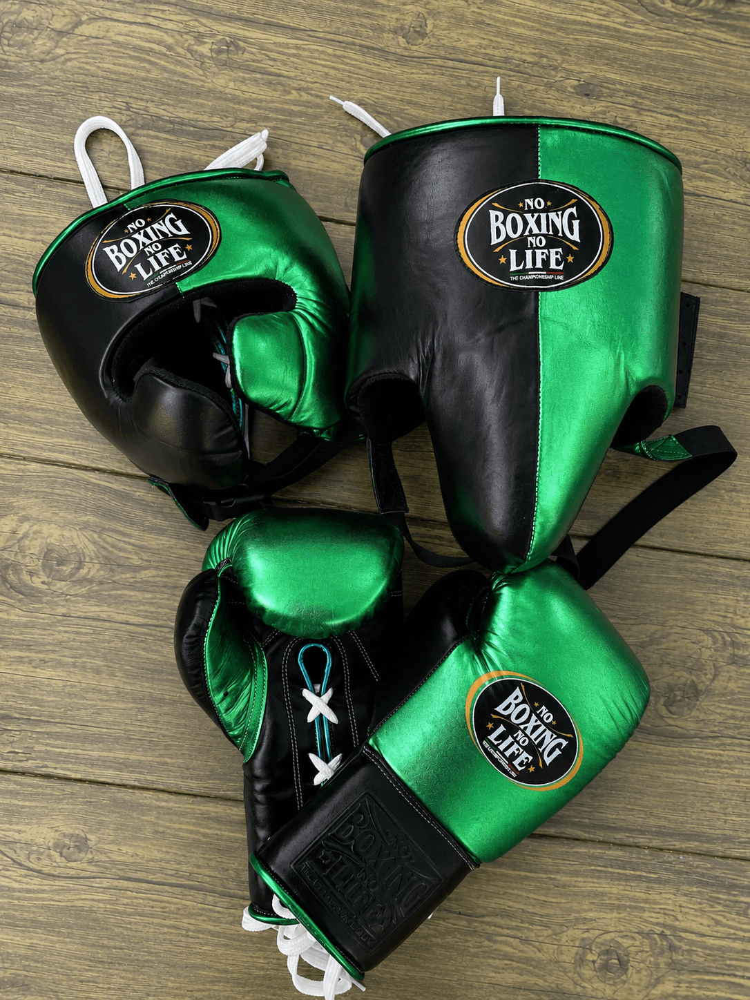 No Boxing No Life Boxing Set Black/Green Lace-Up Gloves Headguard Kit