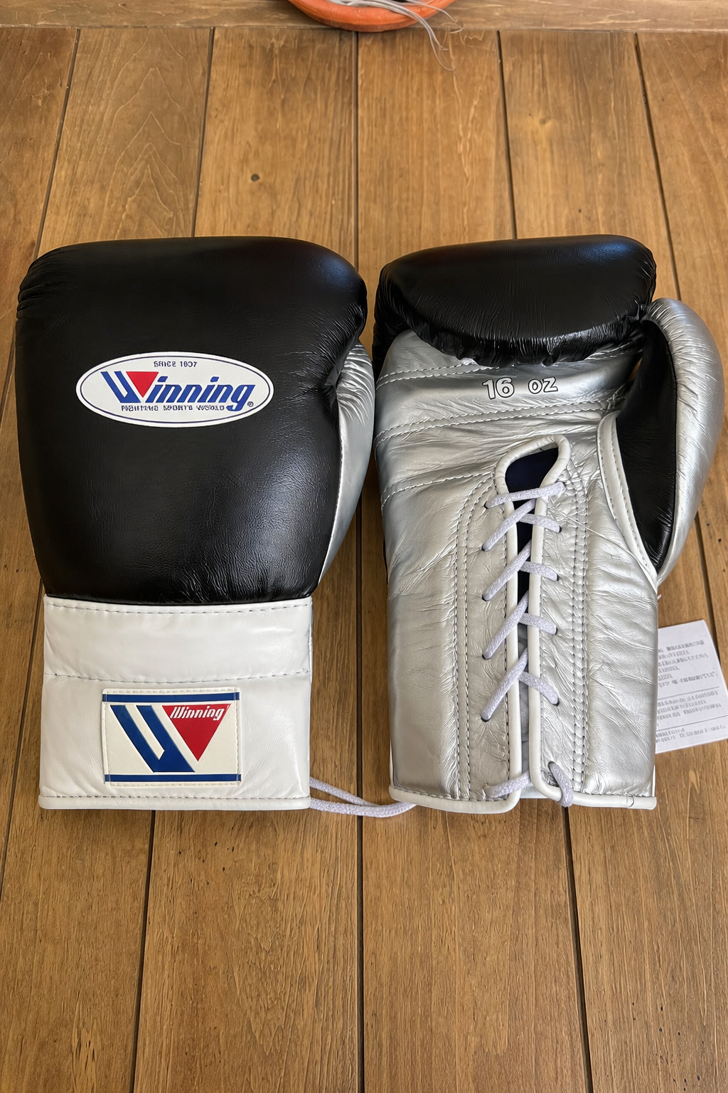 Winning Black/White/Silver boxing gloves custom training gloves for boxing