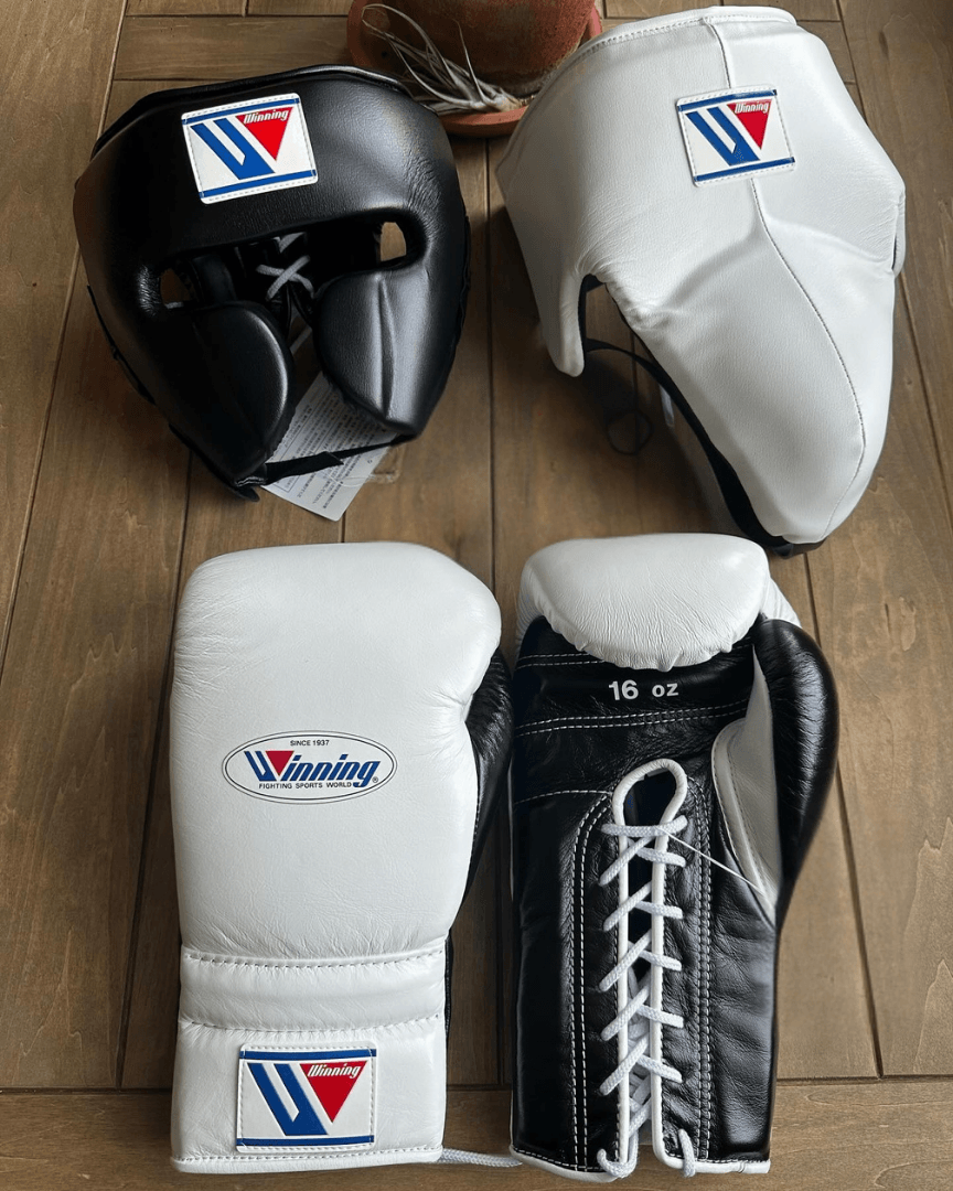 Winning Beginner Boxing Set White/Black Gloves Training Kit
