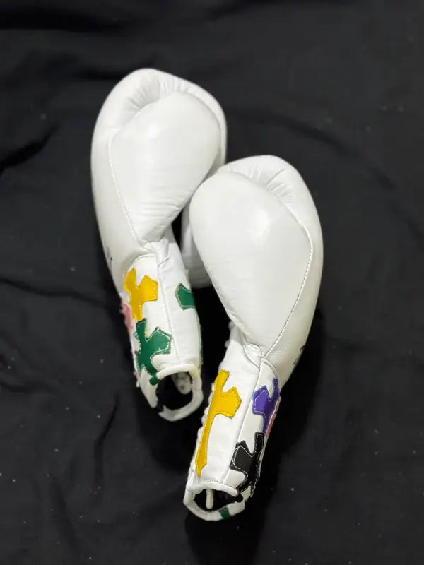 Winning Boxing Set White 14oz Gloves Side View