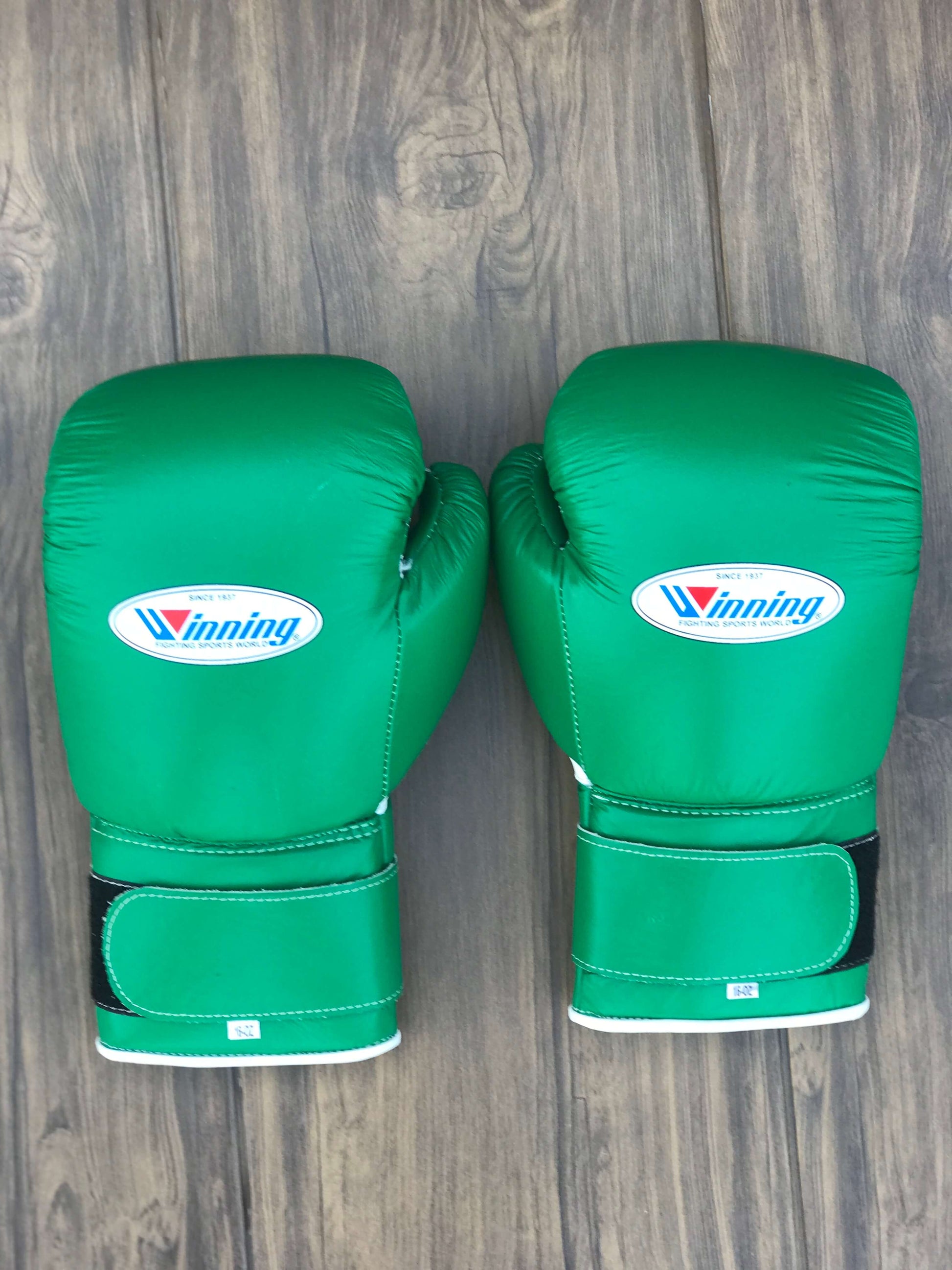 Winning Boxing Gloves Green 14oz Leather Training Gloves Back View