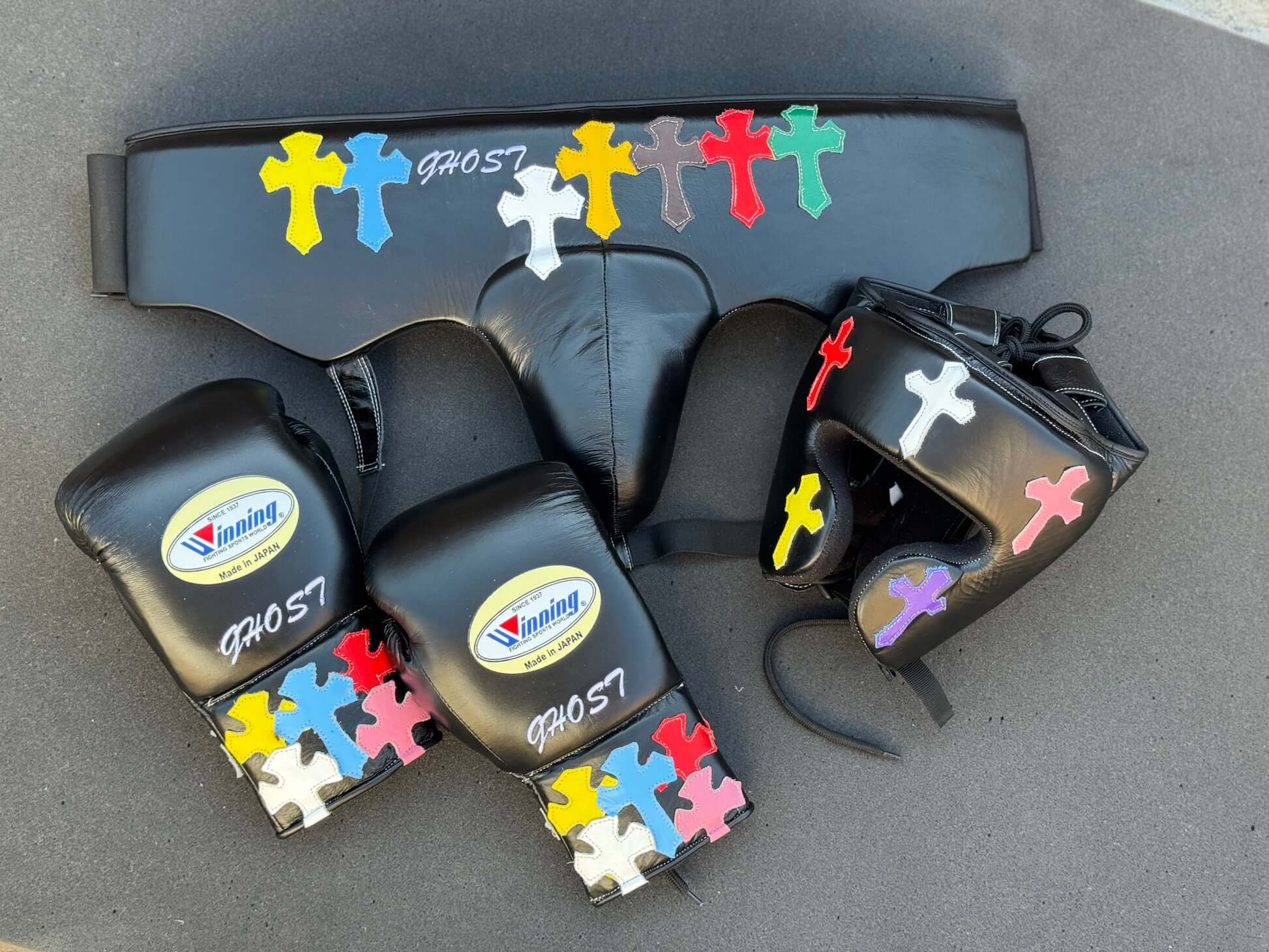 Winning Full Gear Boxing Set Black 14oz Gloves Training Pack
