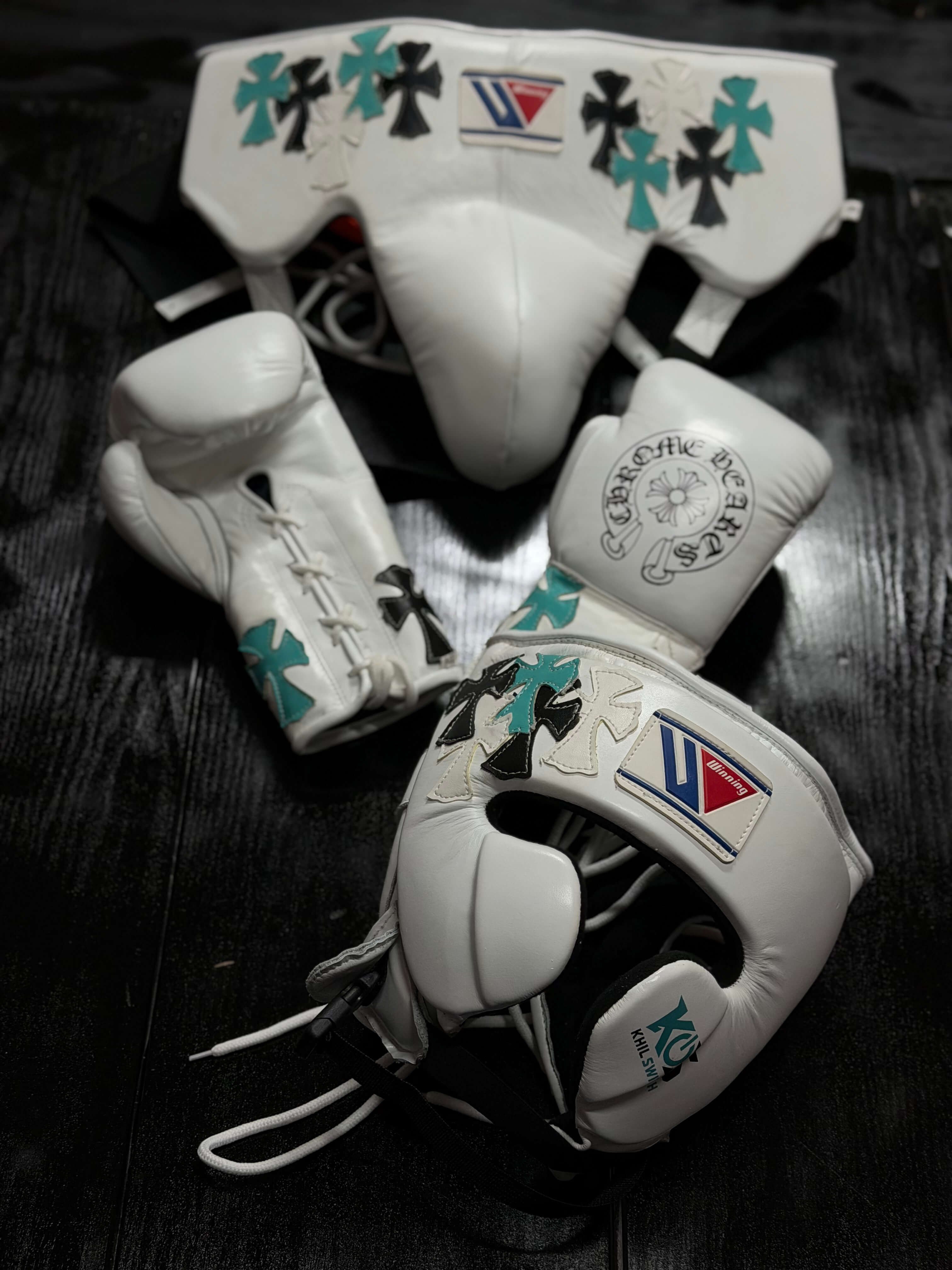 Winning Boxing Sets White/Black/Teal Chrome Heart Style Training Set with Gloves and Focus Mitts