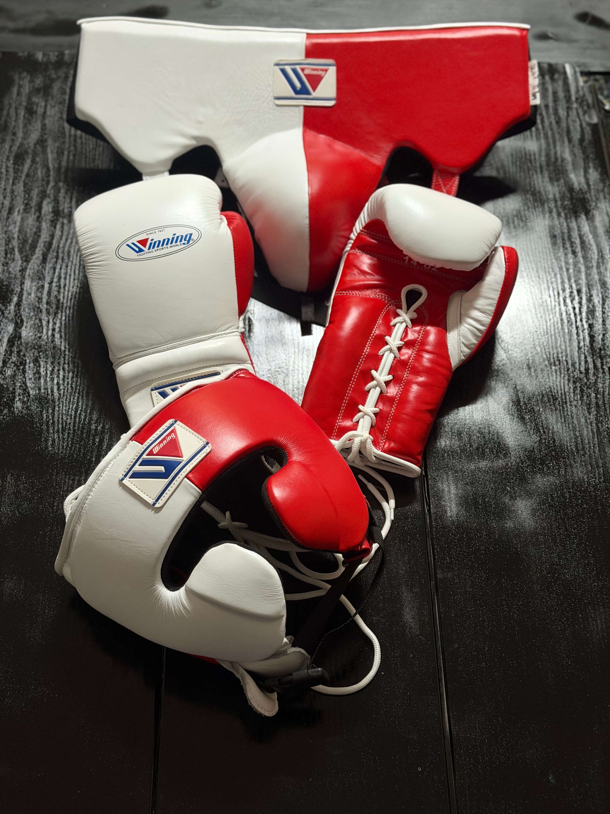 Winning Boxing Sets White/Red Leather Gloves and Mitts for Training set