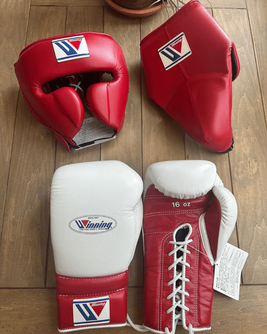 Winning Boxing Set Dark-Pink/White 14oz Gloves with Headguard Training Kit