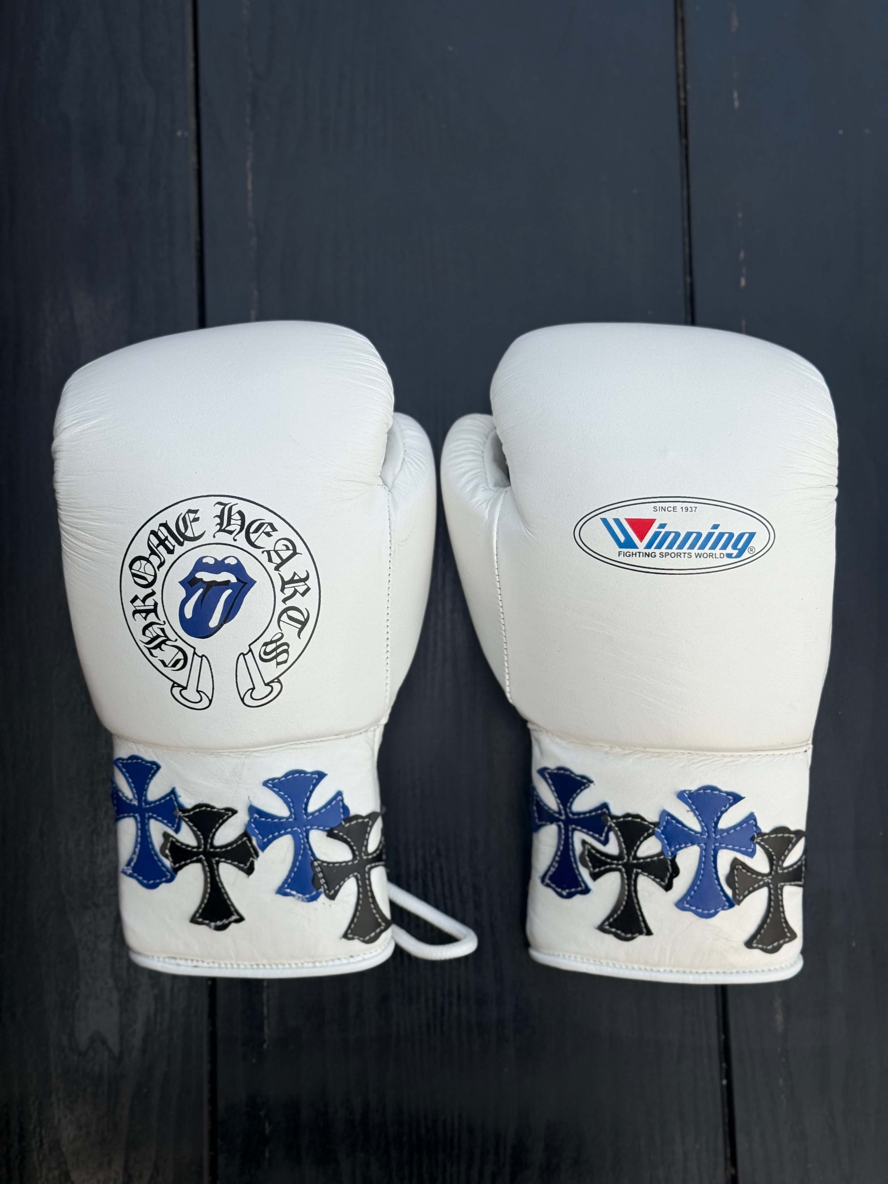 Winning boxing gloves white chrome heart style back view custom training gloves for boxing